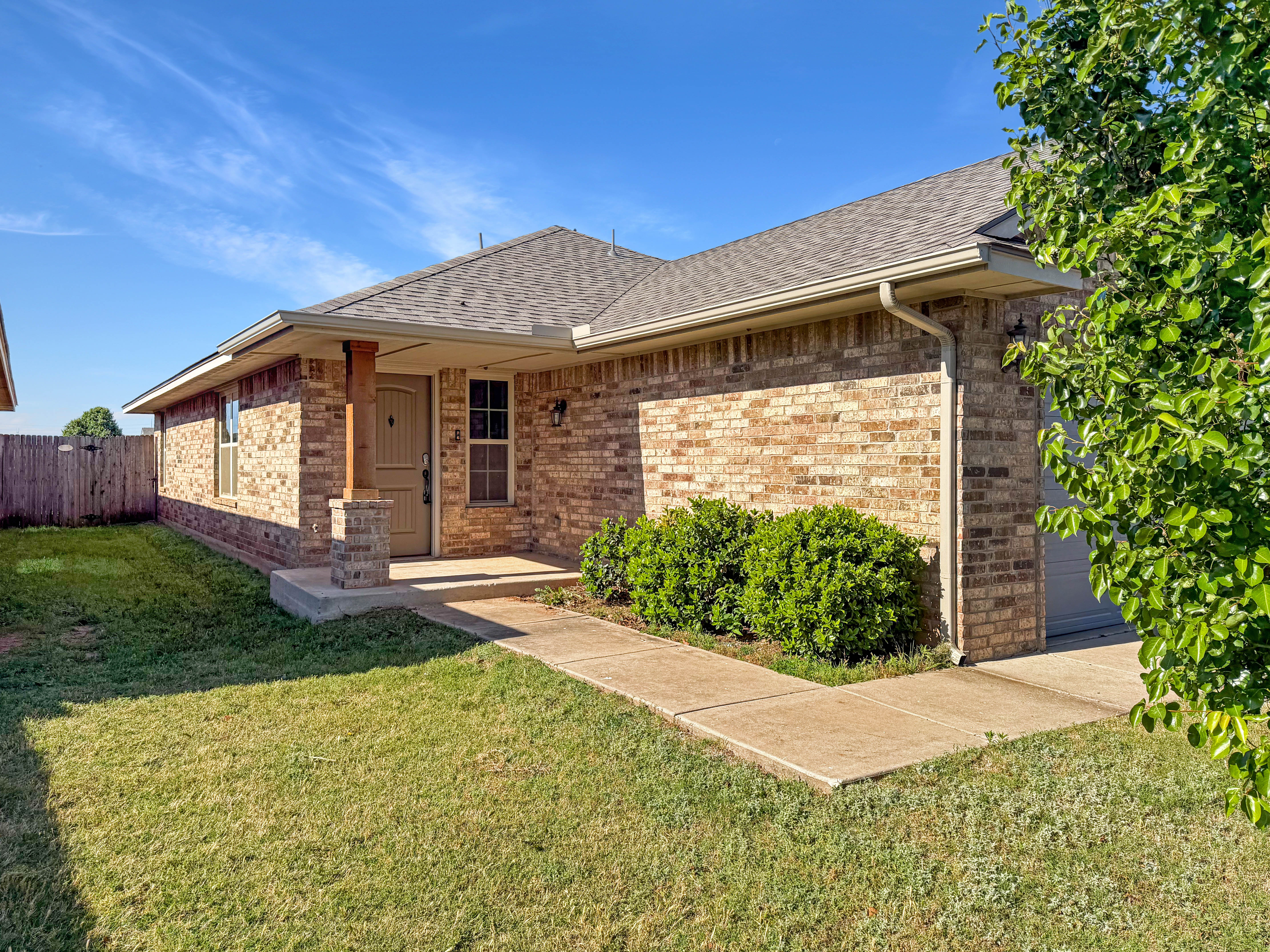 Photo 12 of 14 of 1416 NW 129th Ter, Oklahoma City, OK