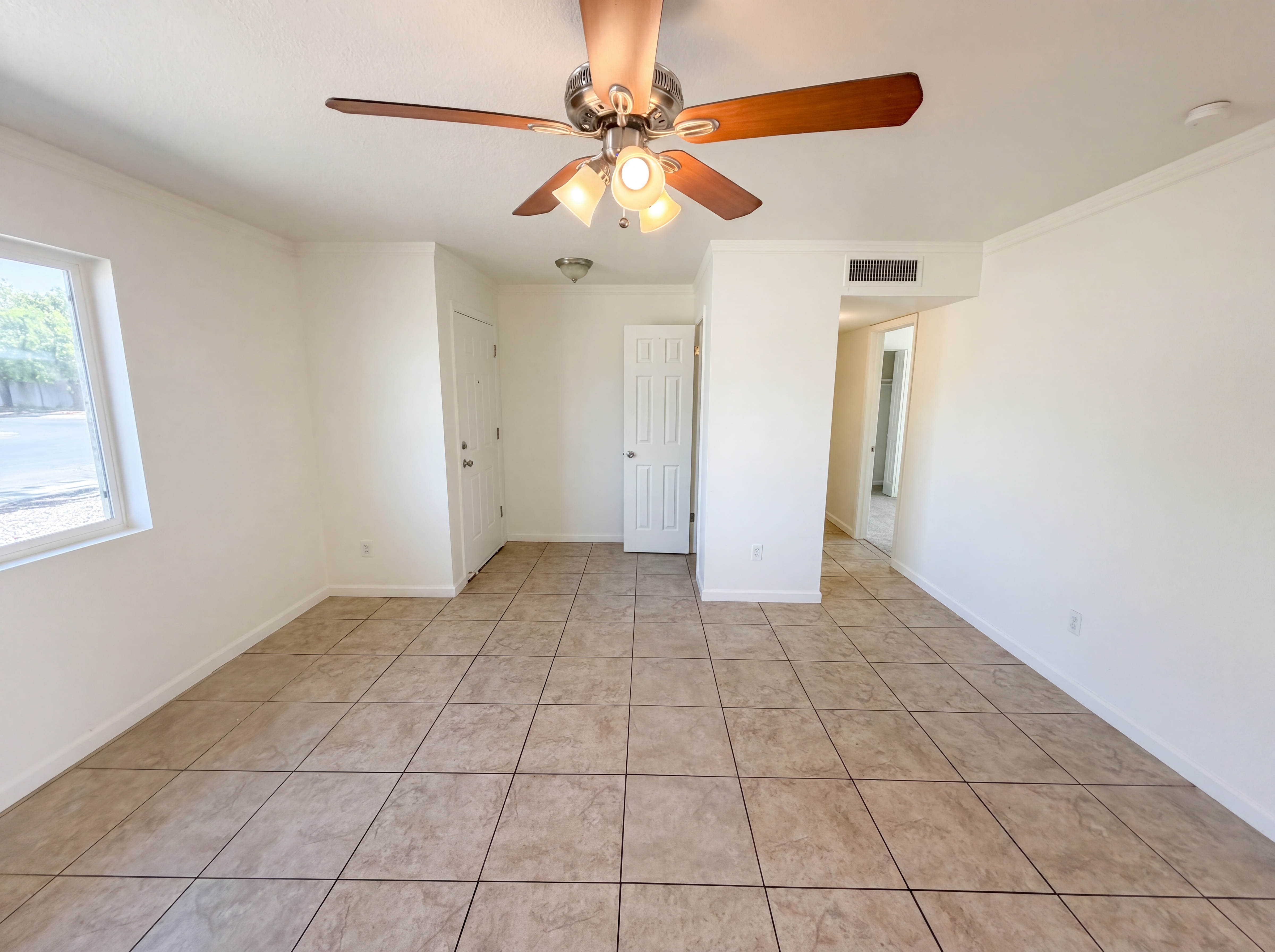 Photo 8 of 20 of 17457 N 14th Ave, Phoenix, AZ