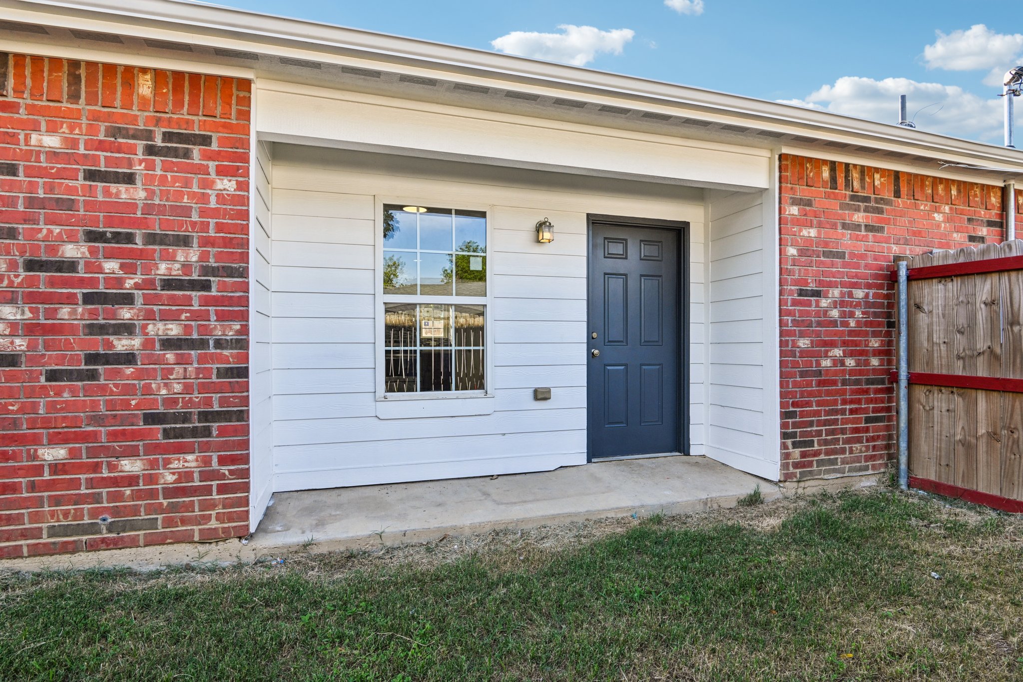 Photo 16 of 38 of 2714 Silkwood St, Dallas, TX