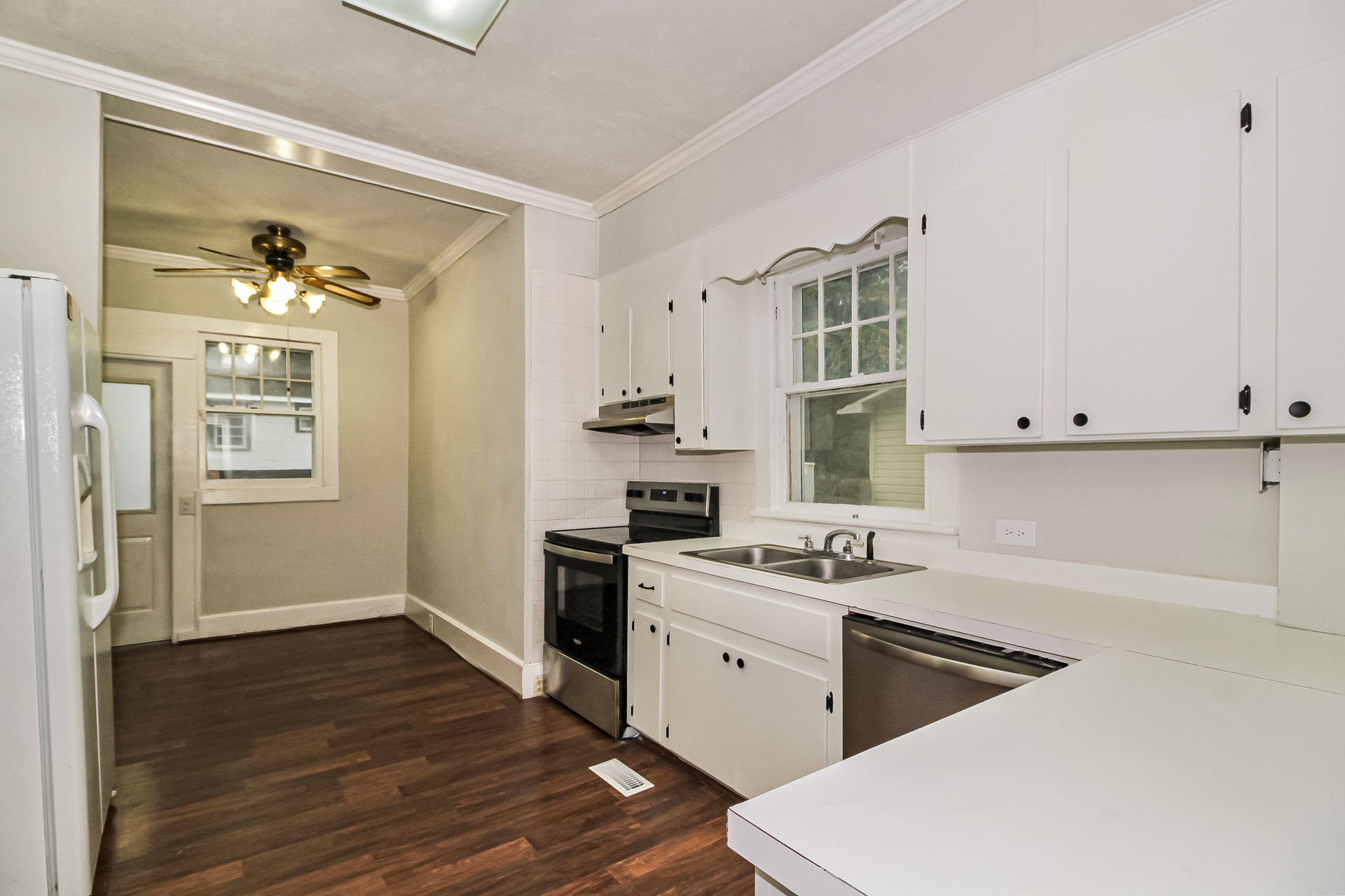 Photo 9 of 22 of 114 E Clay St, Whiteville, NC
