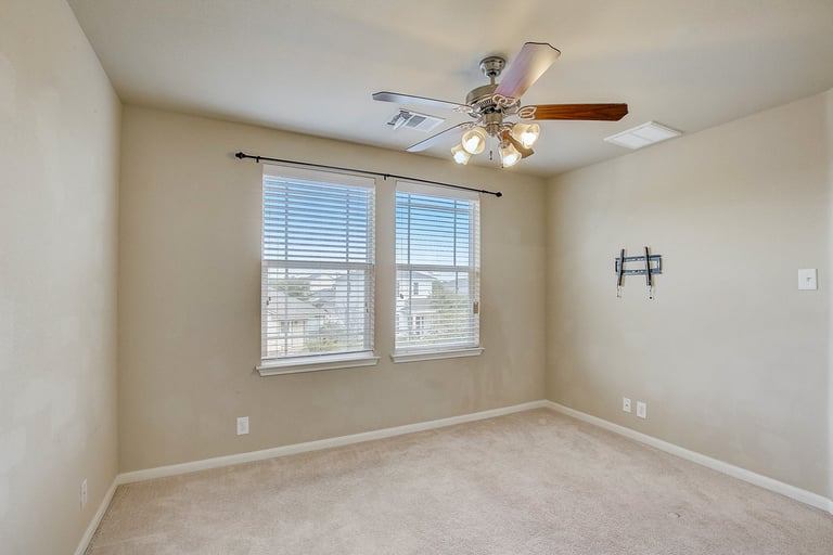 Photo 28 of 33 - 904 Alamo Plaza Dr, Cedar Park, TX 78613