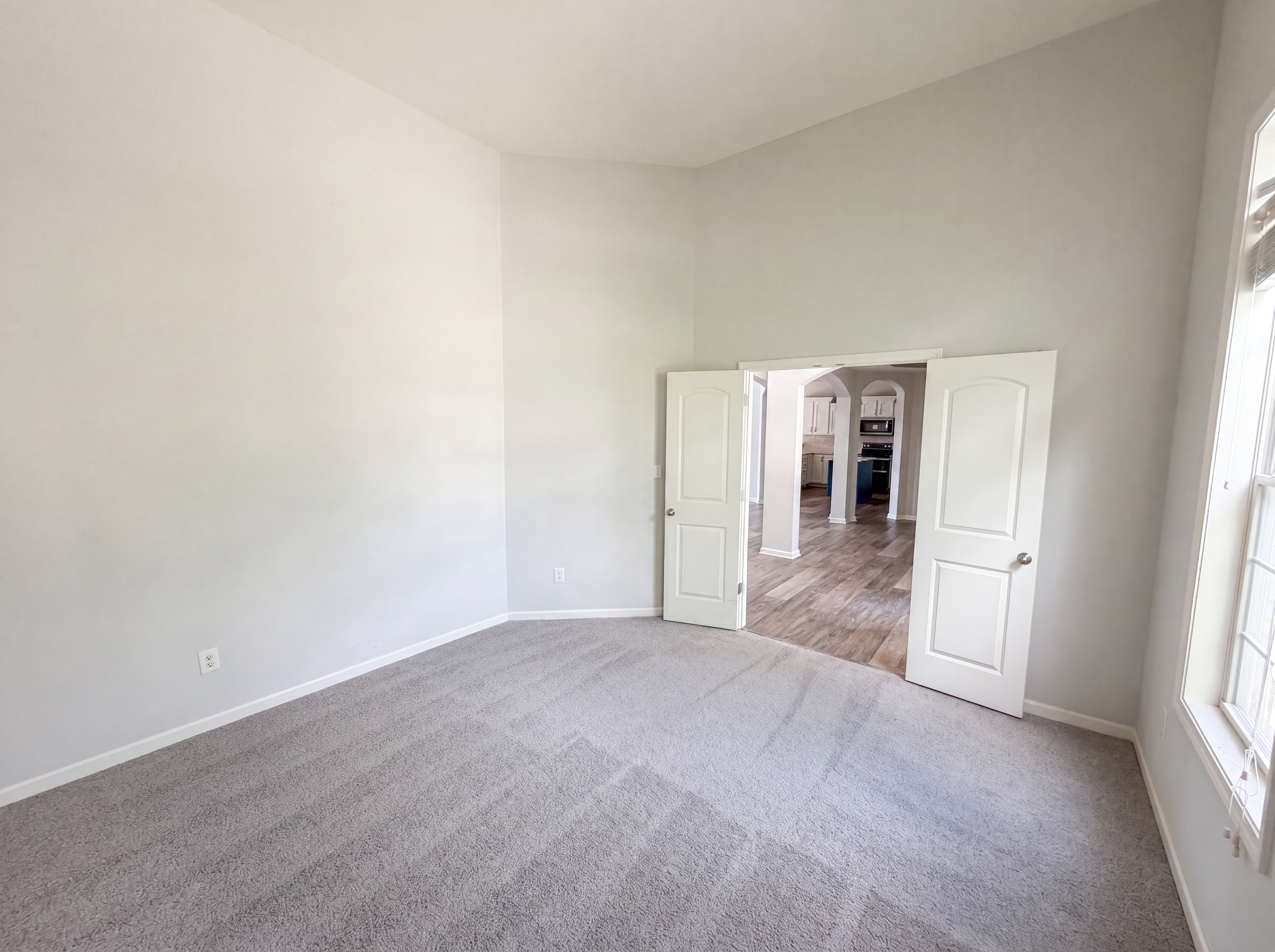 Photo 16 of 43 of 7212 Maple Bluff Pl, Indianapolis, IN
