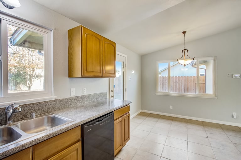 Photo 18 of 26 - 3660 Buhler Way, North Highlands, CA 95660