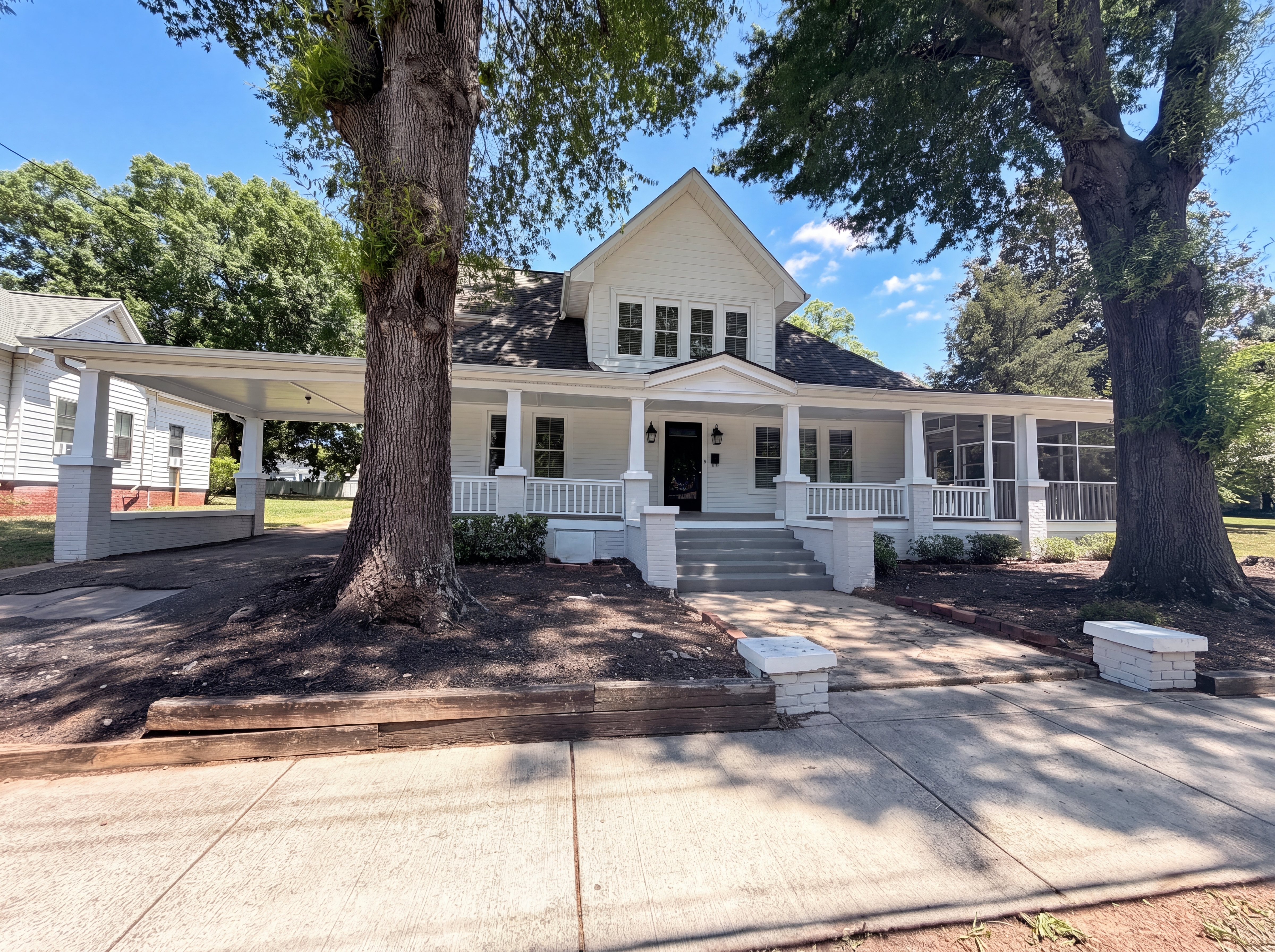 Photo 16 of 19 of 329 W McLelland Ave, Mooresville, NC