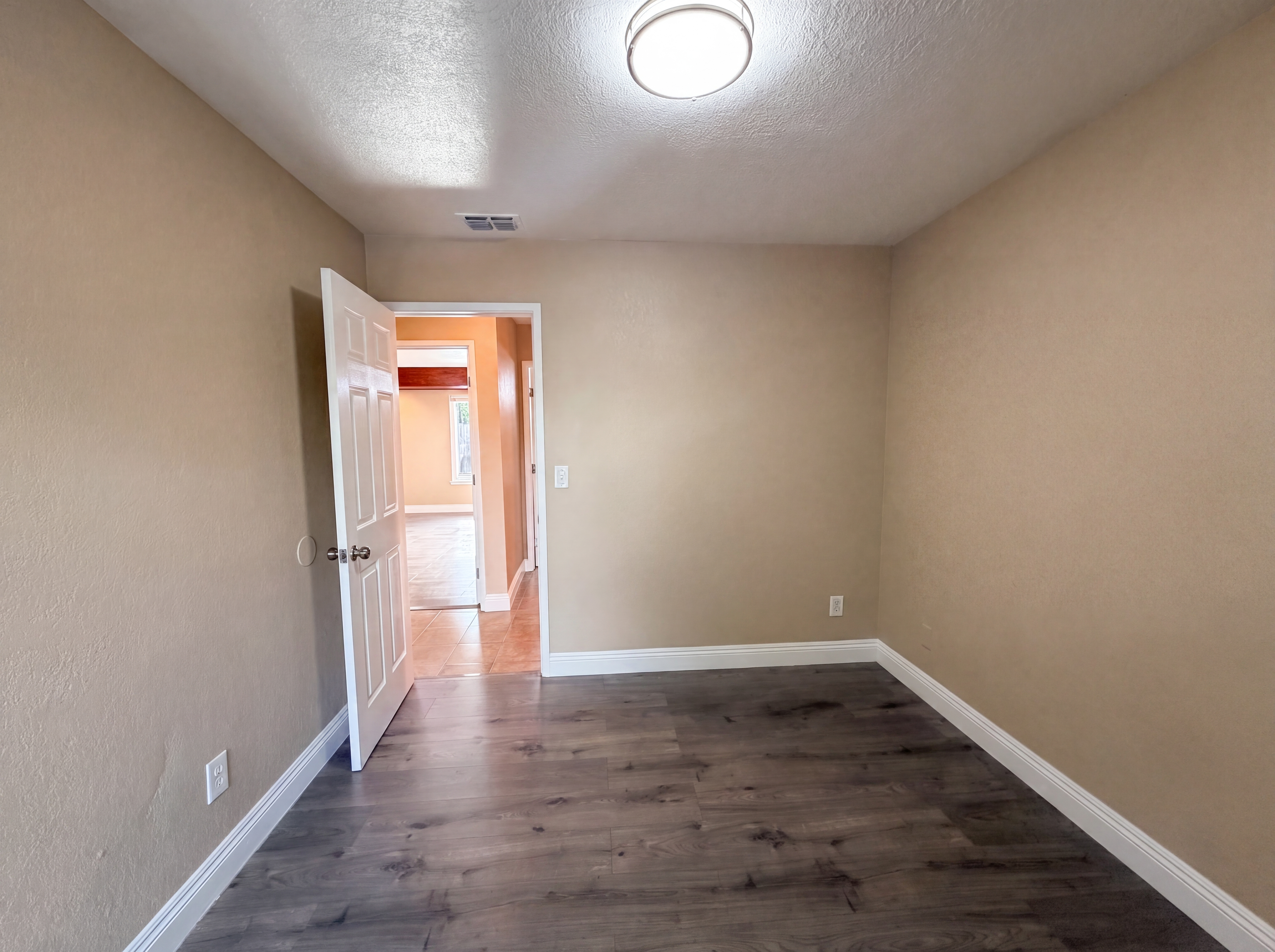 Photo 15 of 20 of 8232 Moorhaven Way, Sacramento, CA