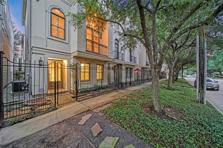 2615 Albany St, Houston, TX 77006 Opendoor