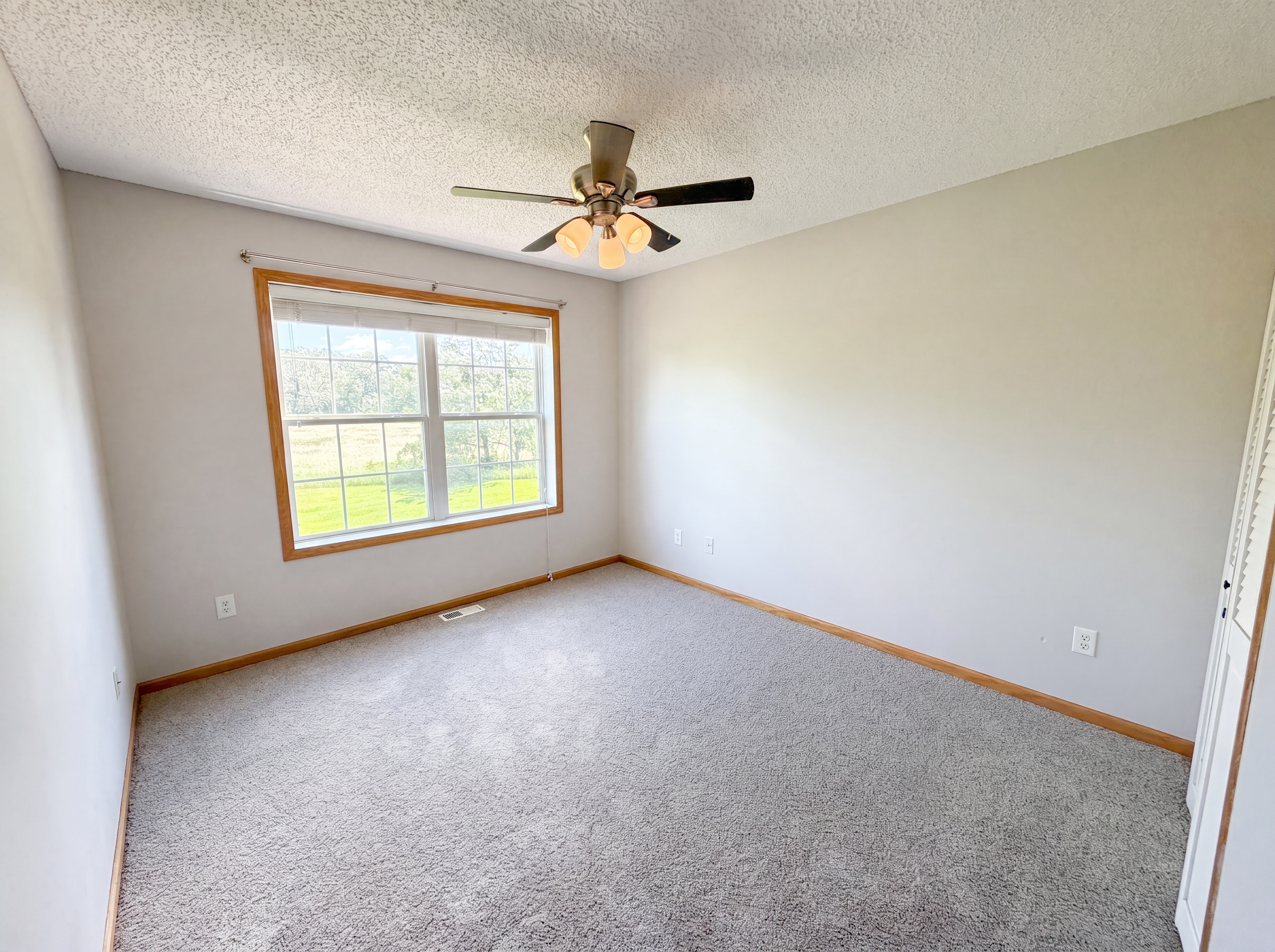 Photo 7 of 16 of 17213 Monroe St NW, Elk River, MN