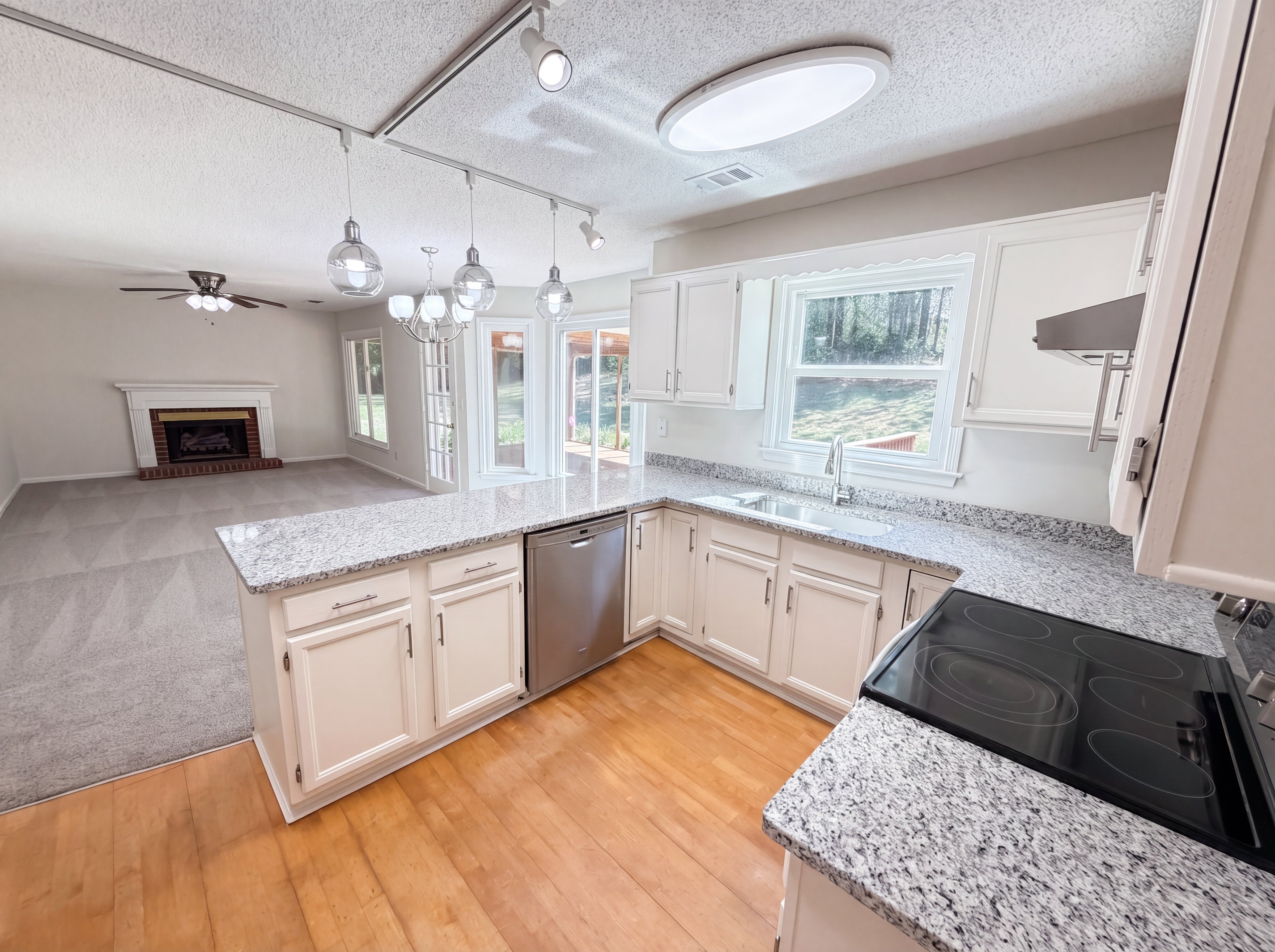 Photo 2 of 27 of 1197 Parkwood Chase NW, Acworth, GA