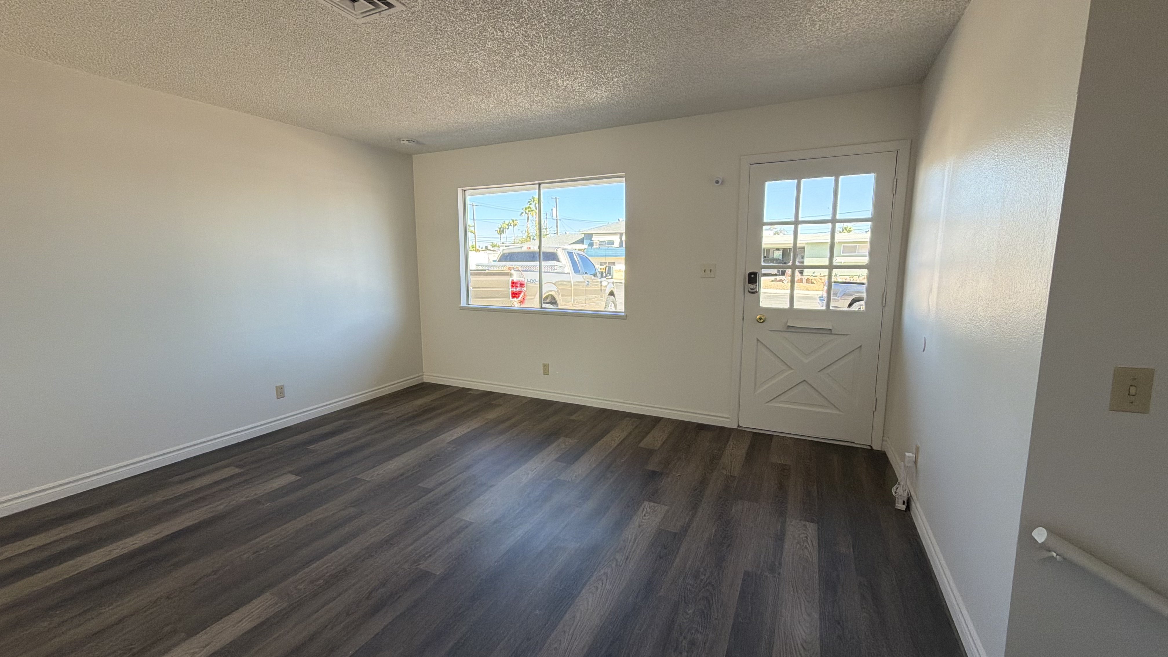 Photo 3 of 37 of 6121 Jones Cir, Las Vegas, NV