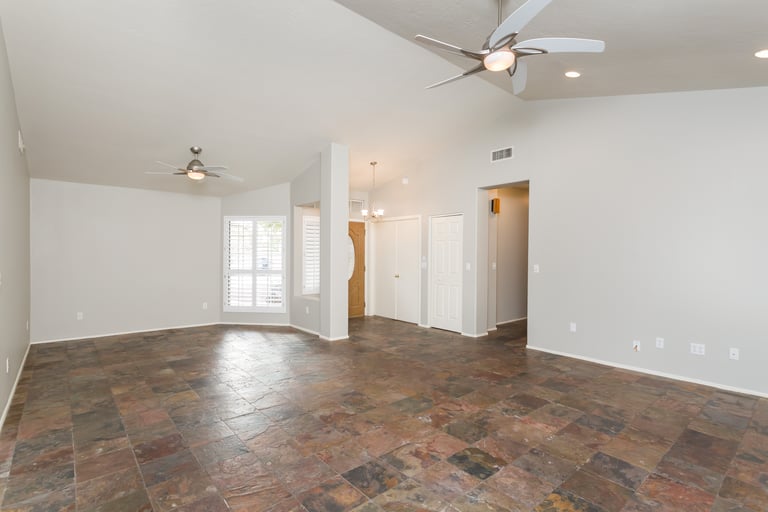 Photo 2 of 22 - 14333 N 78th Ave, Peoria, AZ 85381