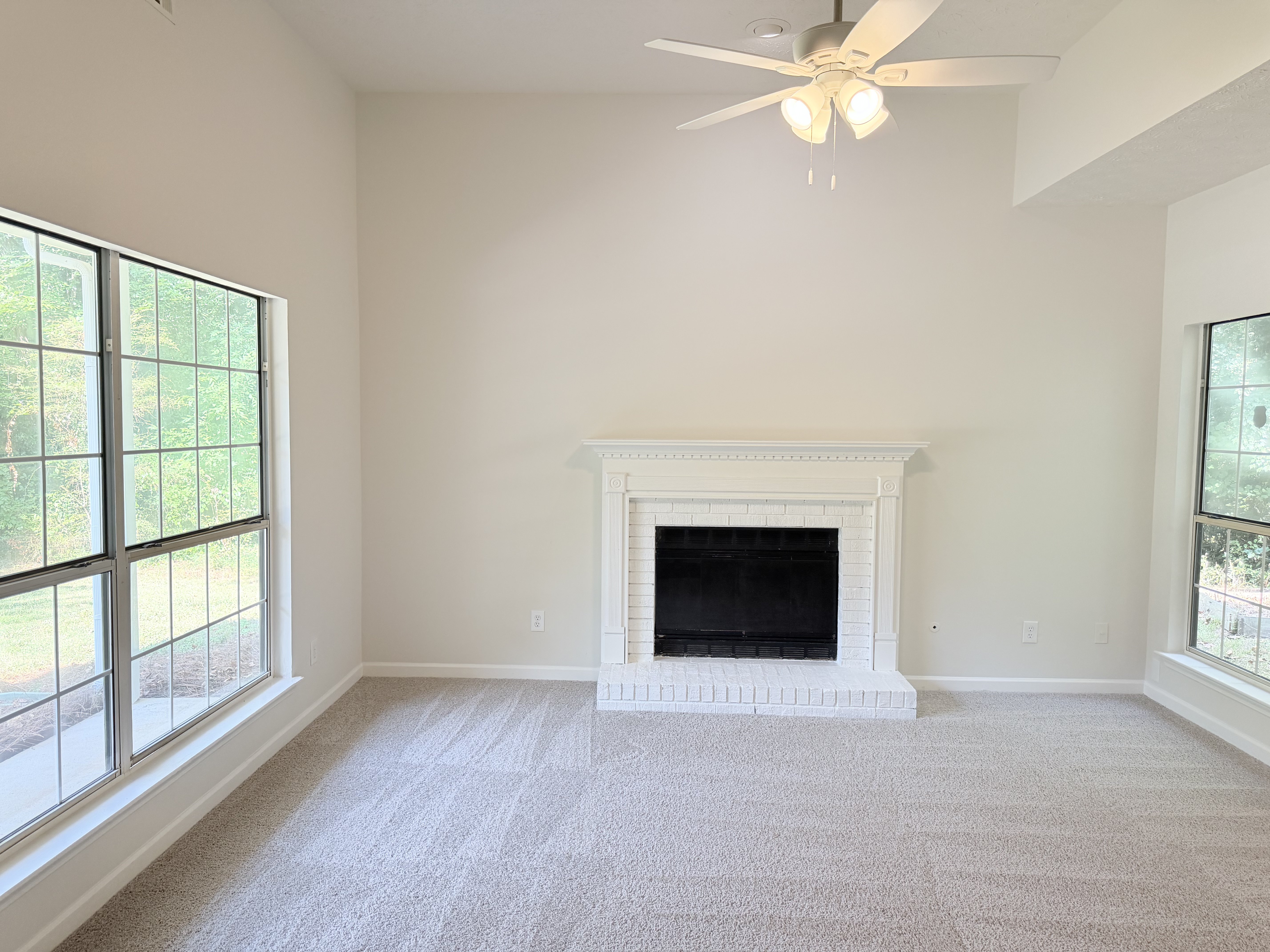 Photo 7 of 38 of 901 Lauren Kay Ct, Lawrenceville, GA