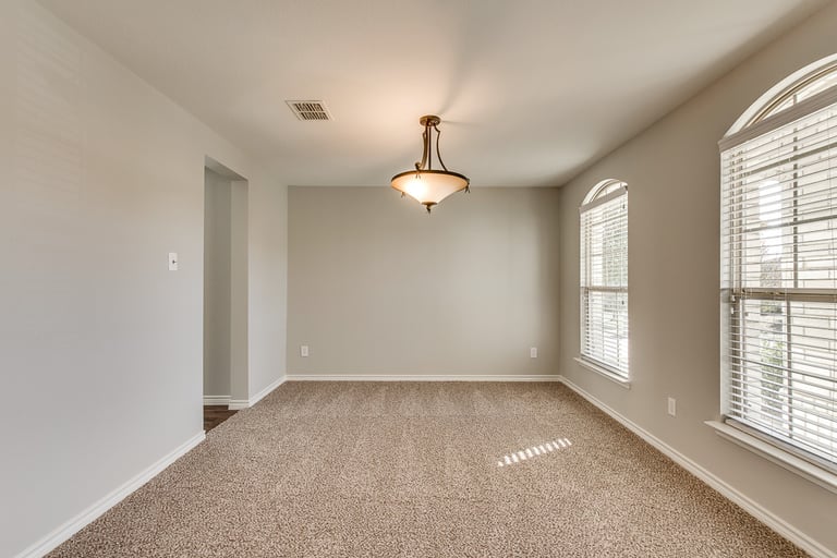 Photo 9 of 34 - 3020 Walnut Ridge Ln, Mesquite, TX 75181
