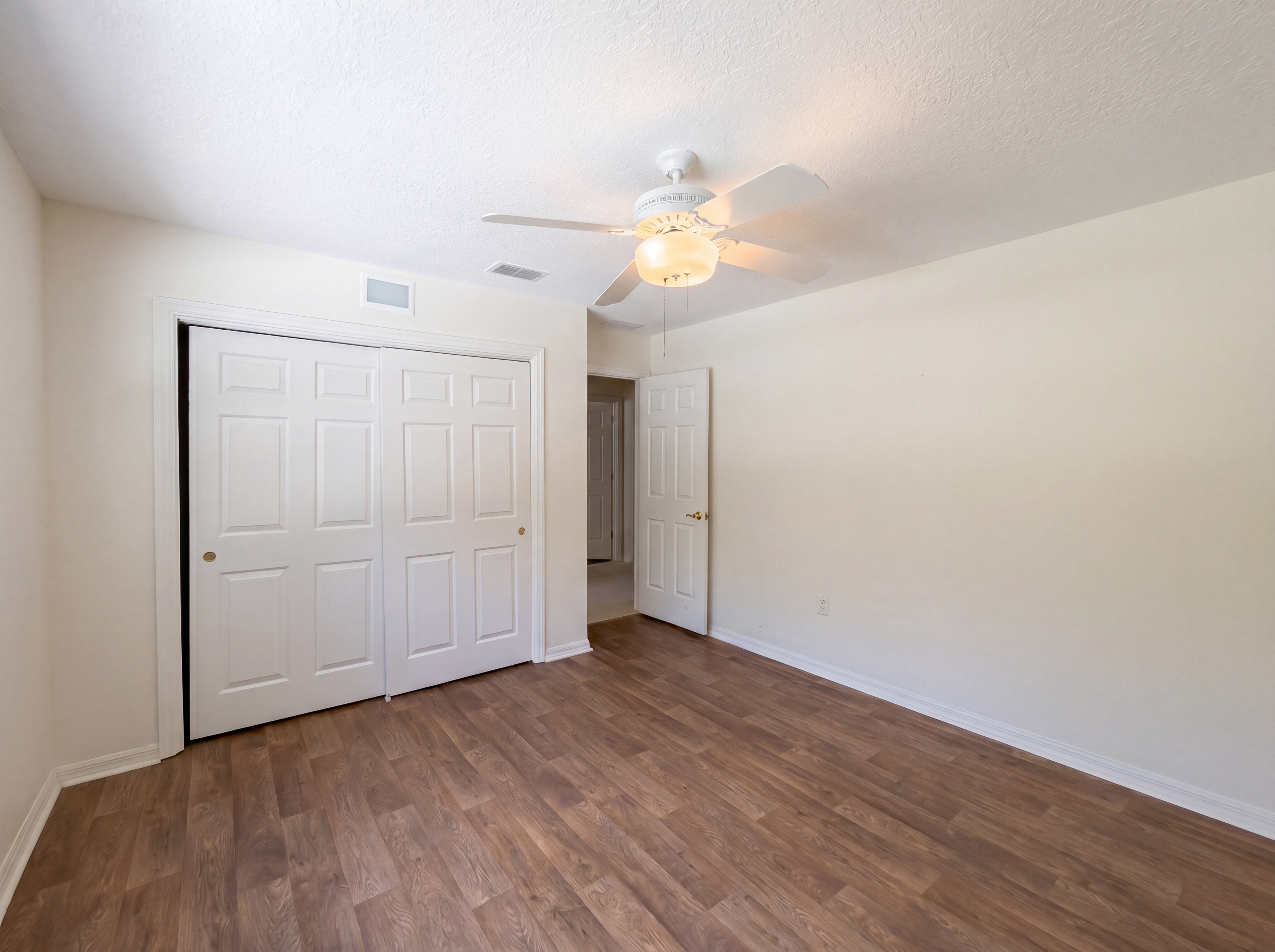 Photo 4 of 19 of 1543 Chaucer Ct, Deland, FL