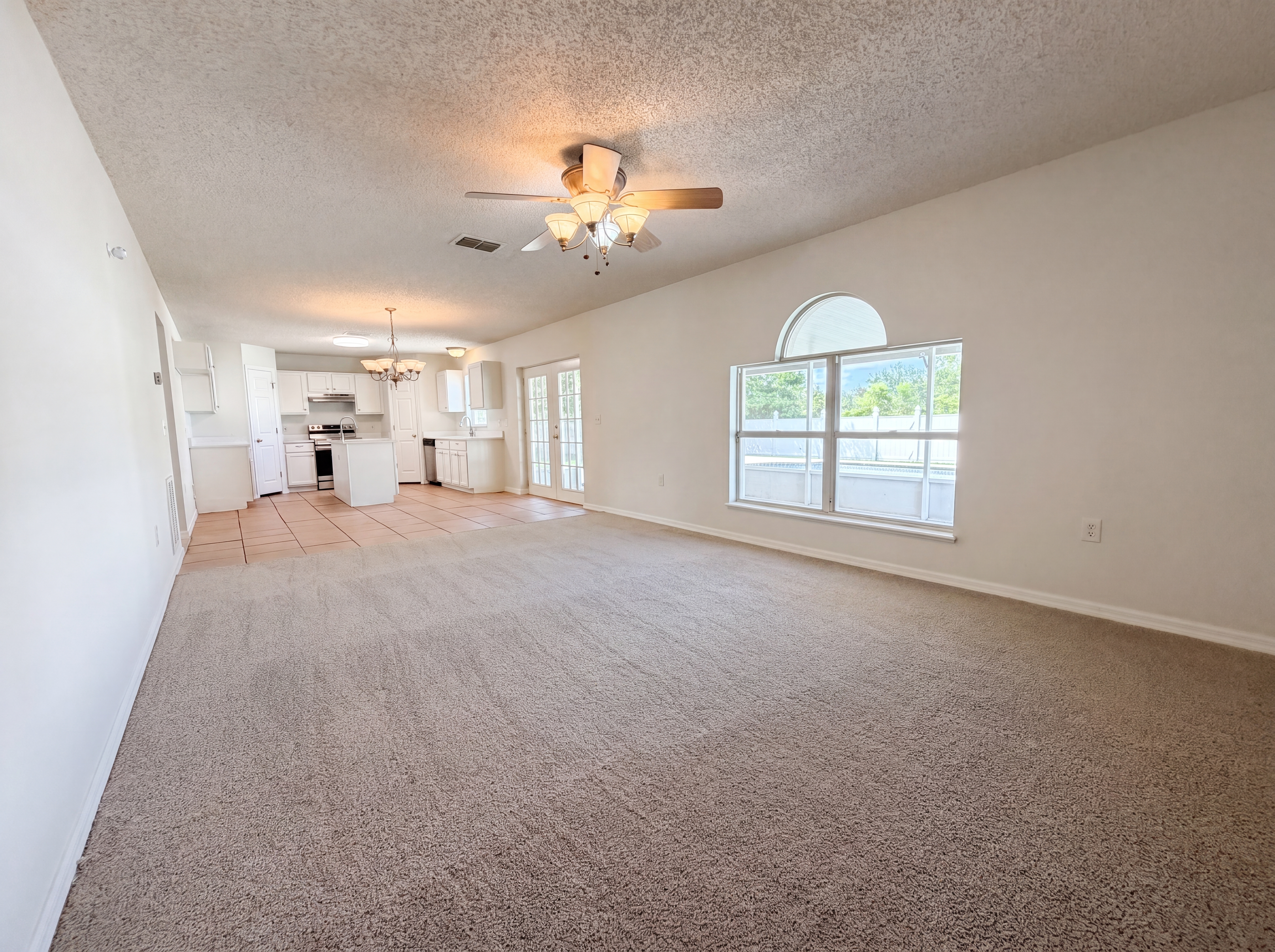 Photo 4 of 26 of 2158 Willesdon Dr W, Jacksonville, FL