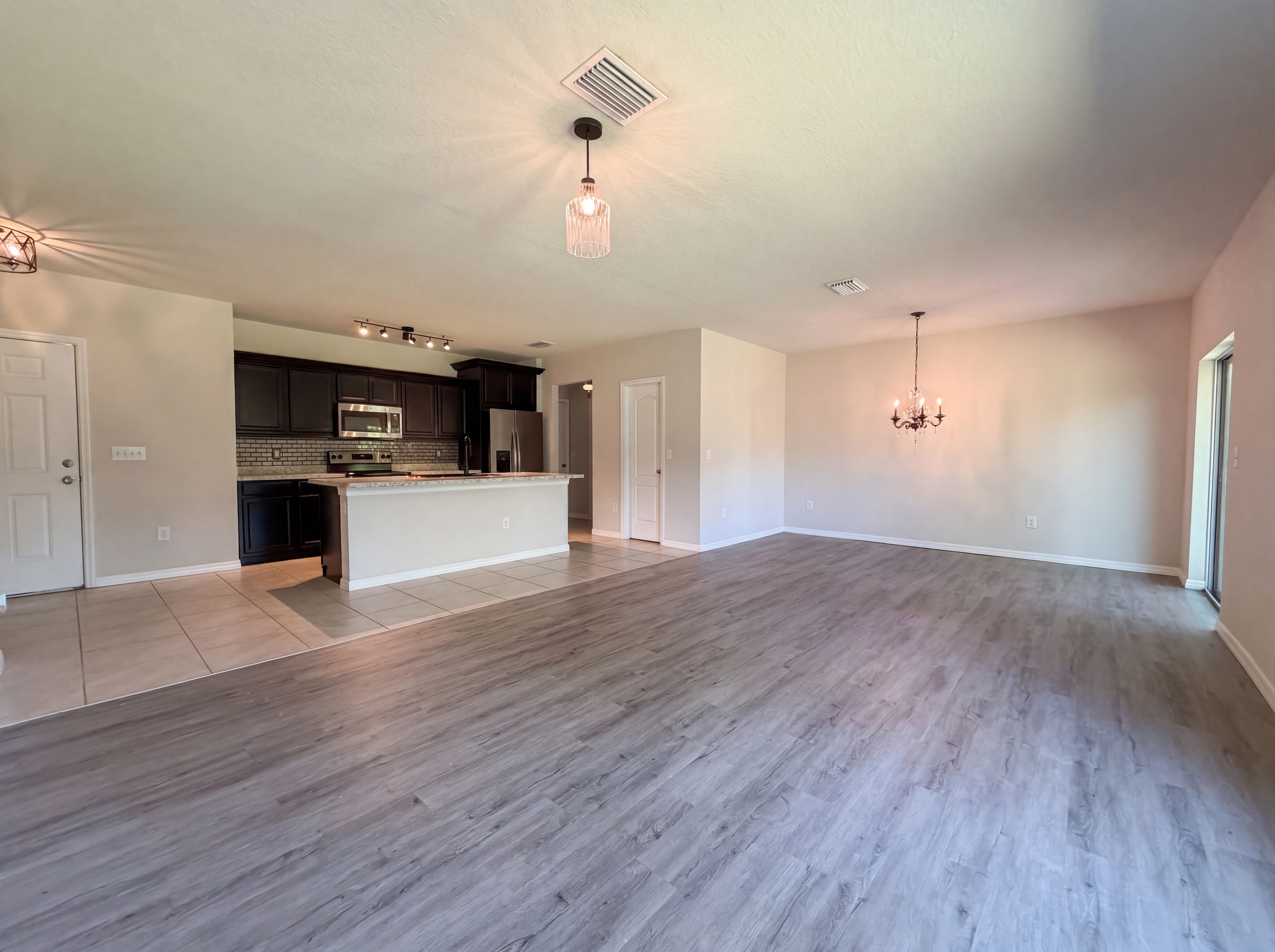 Photo 10 of 32 of 14405 Scottburgh Glen Dr, Wimauma, FL
