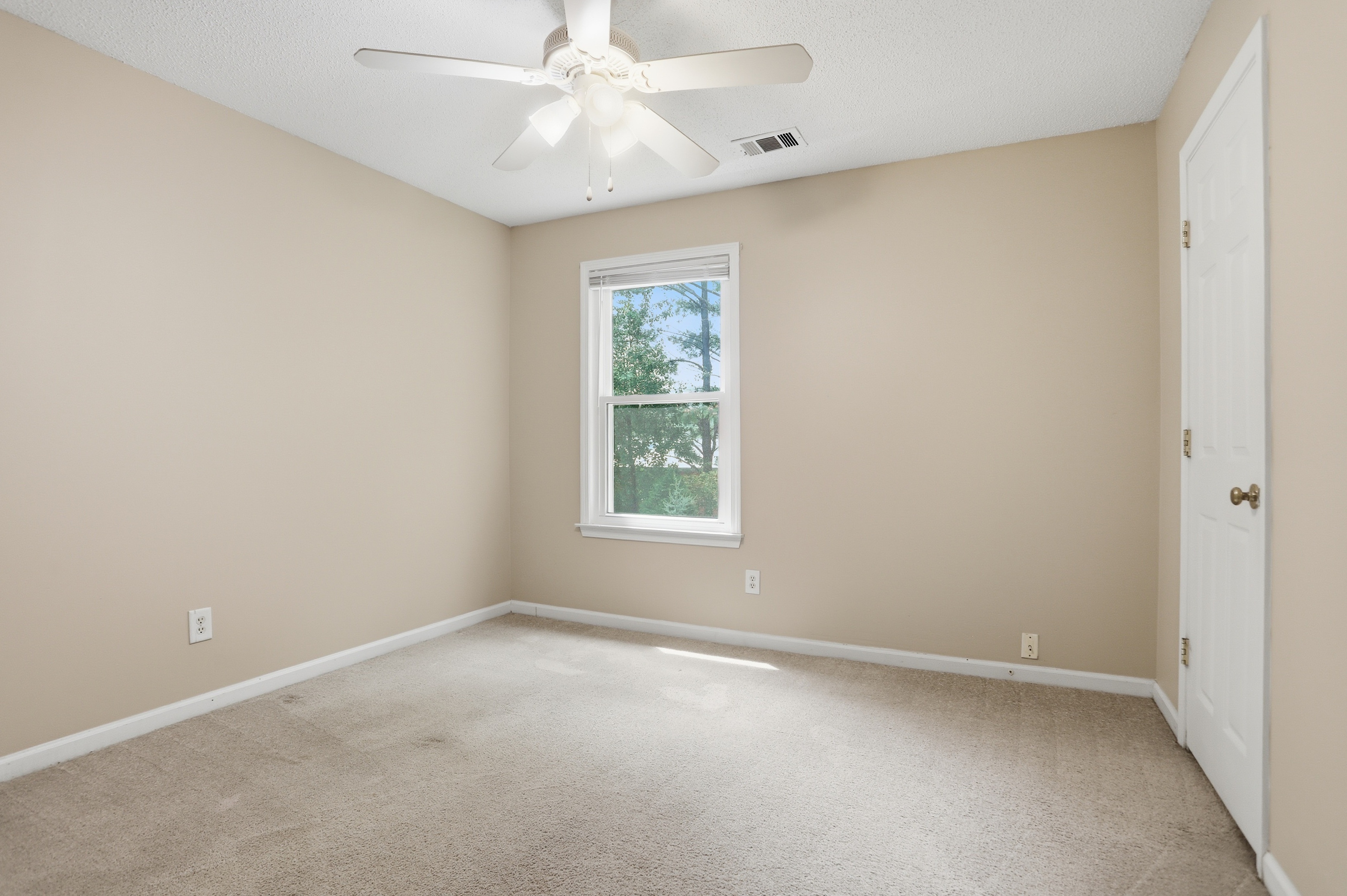 Photo 19 of 30 of 1635 Heyford Cir NW, Kennesaw, GA