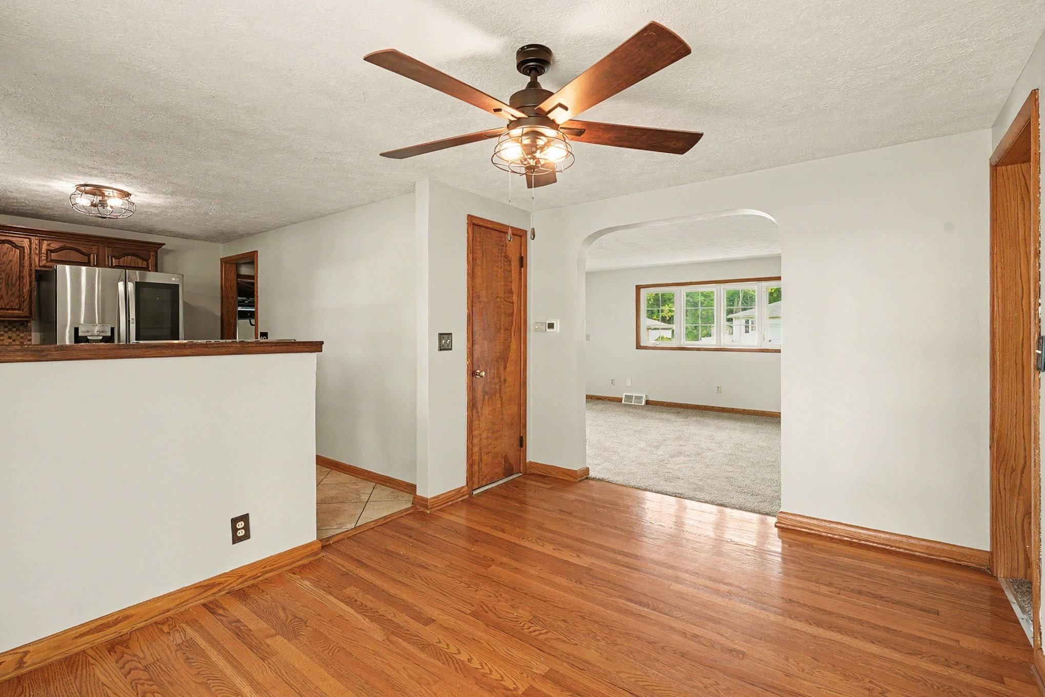 Photo 3 of 28 of 811 Leecrest St NW, Massillon, OH