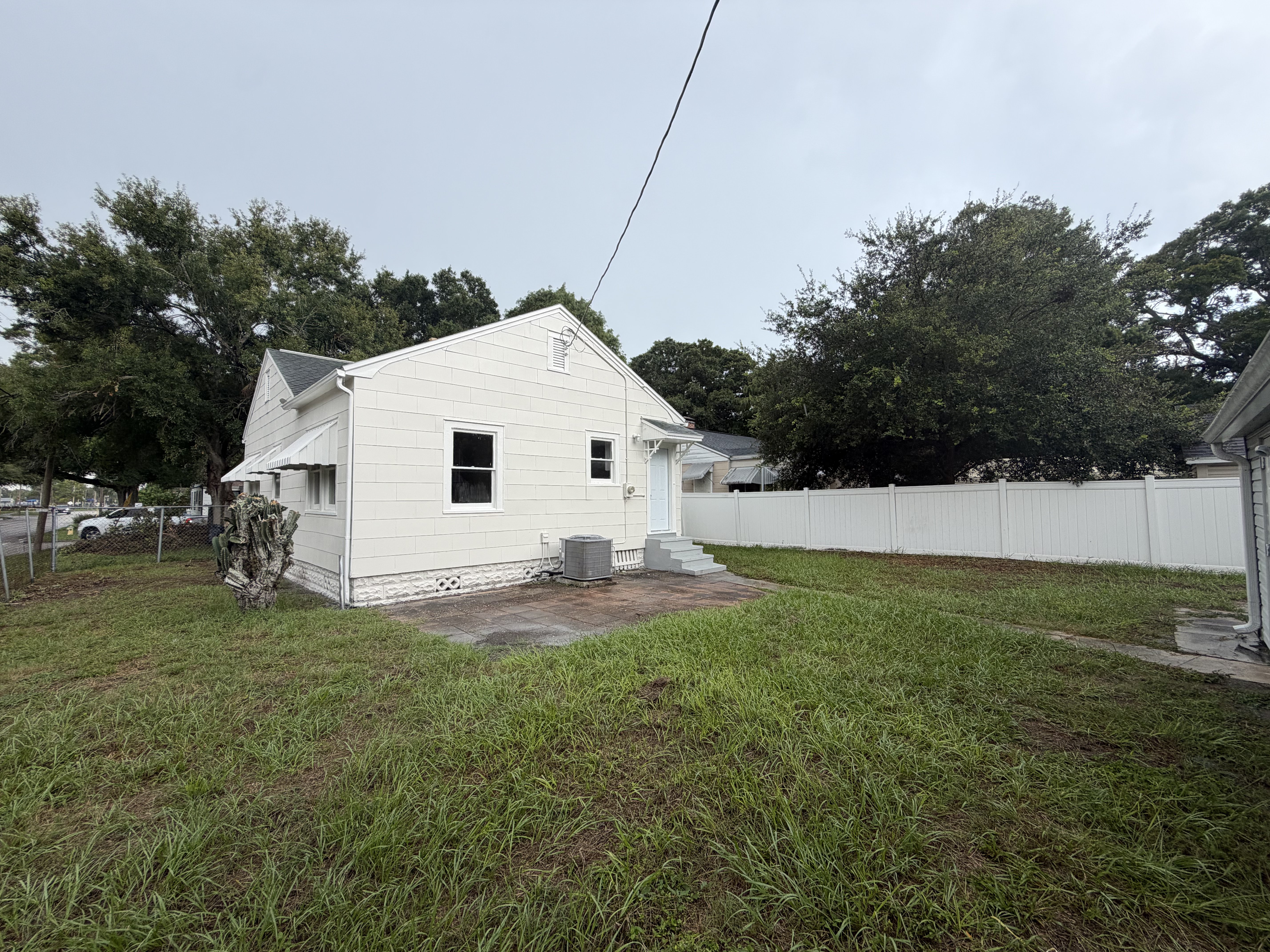 Photo 17 of 26 of 1901 20th Ave N, Saint Petersburg, FL