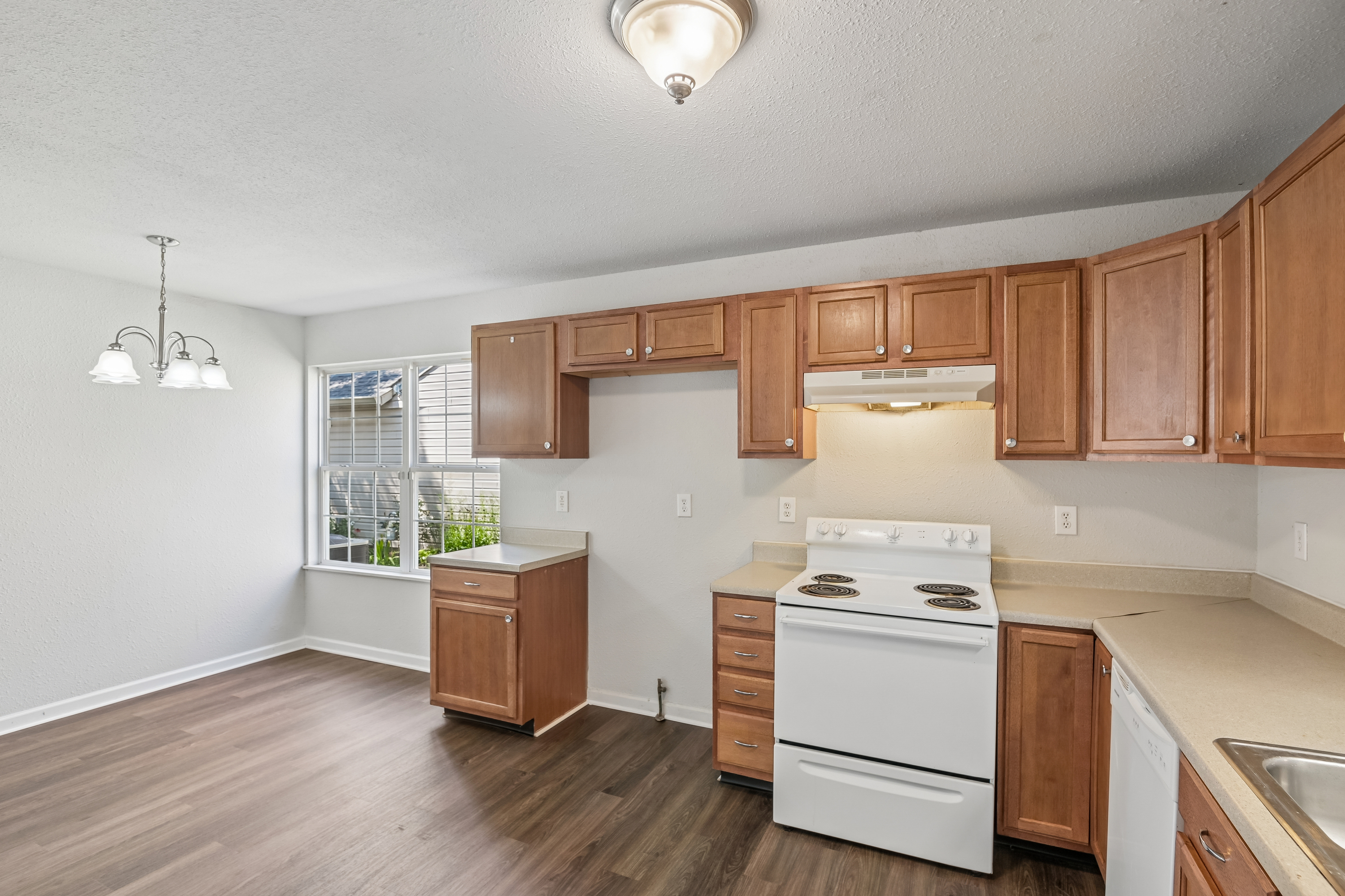 Photo 3 of 43 of 2327 Rostock Ct, Indianapolis, IN