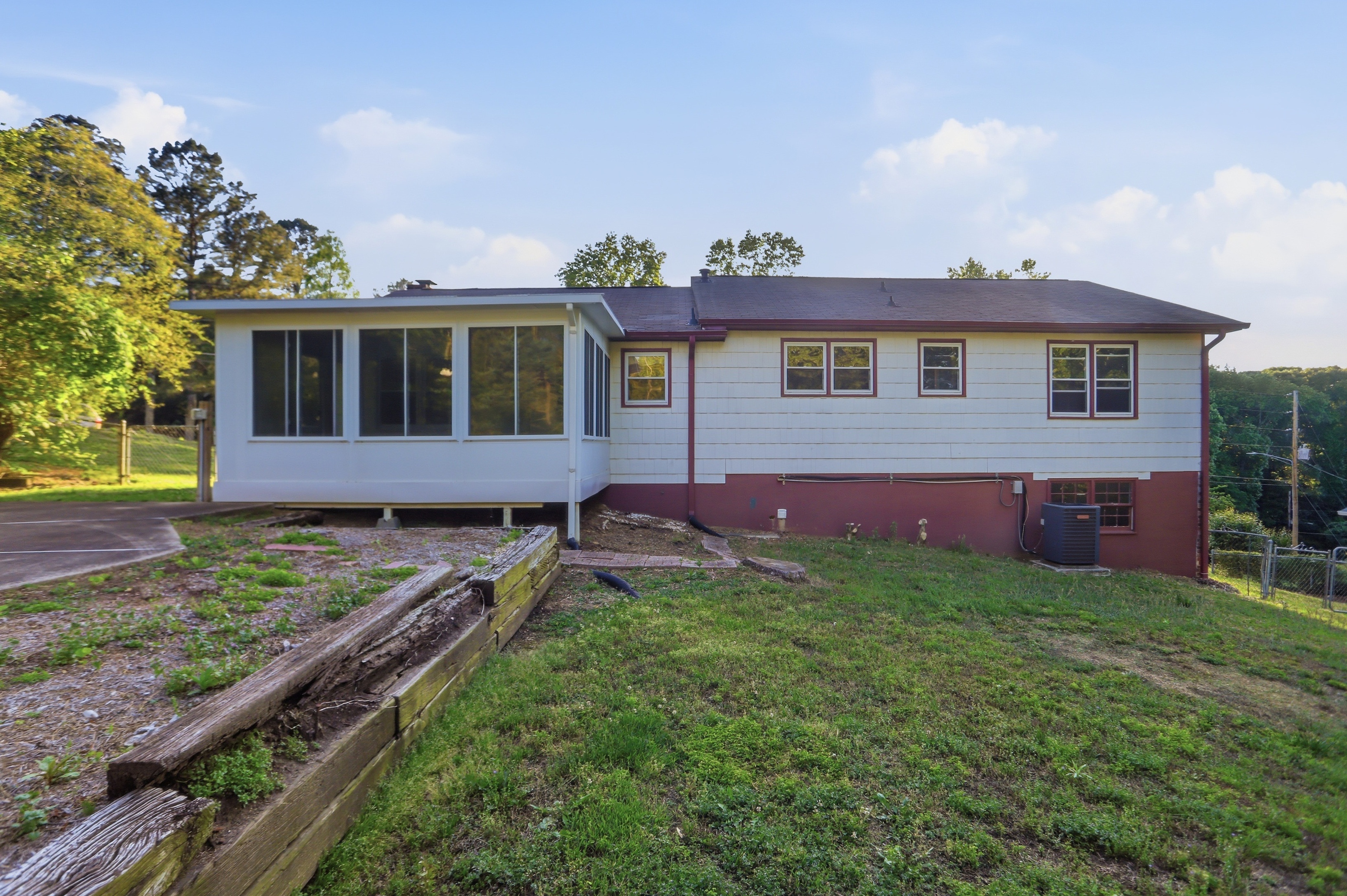 Photo 5 of 34 of 6742 Kellogg Dr, Acworth, GA