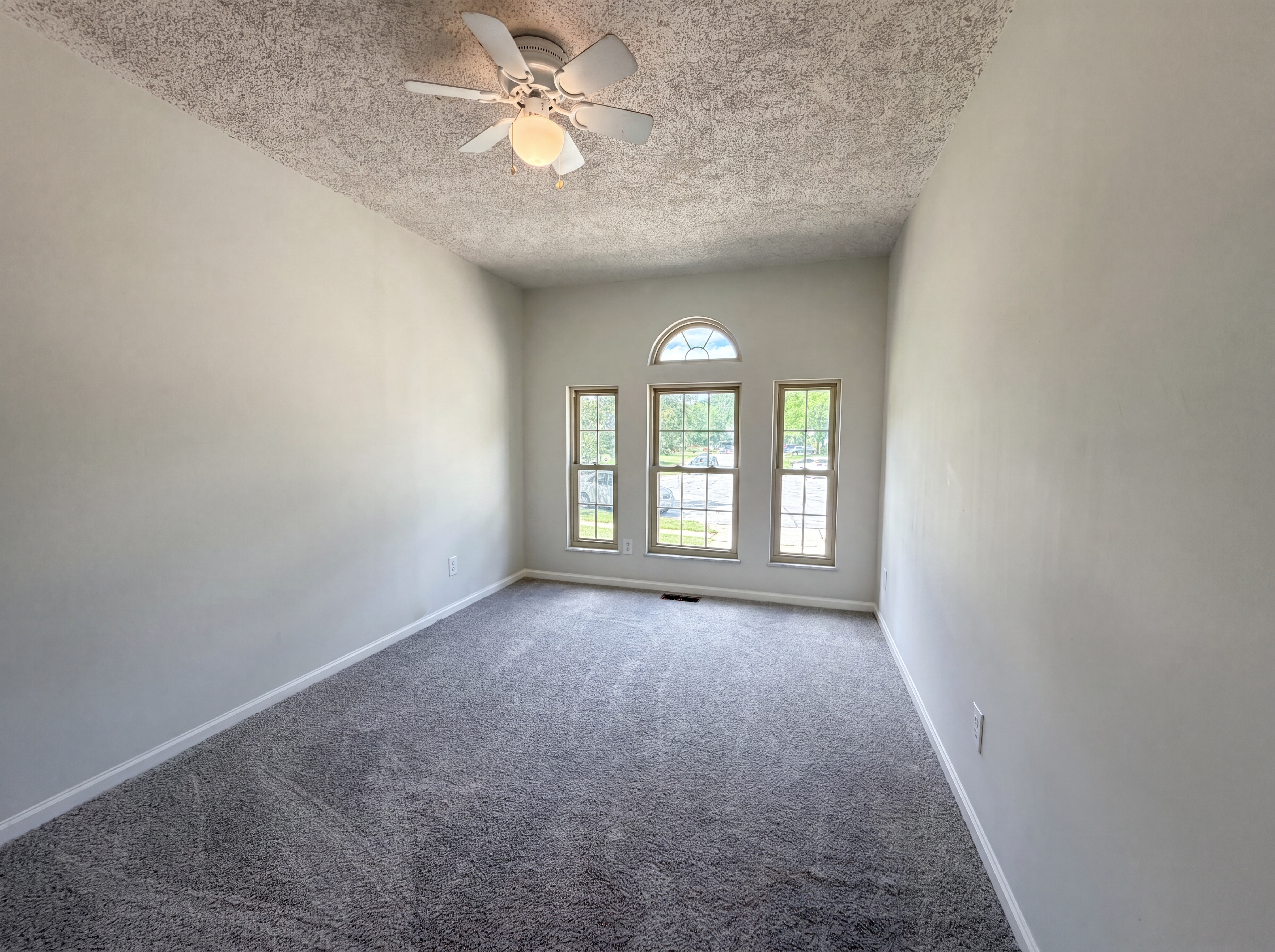 Photo 16 of 41 of 3581 Meadowgate Ct, Pickerington, OH