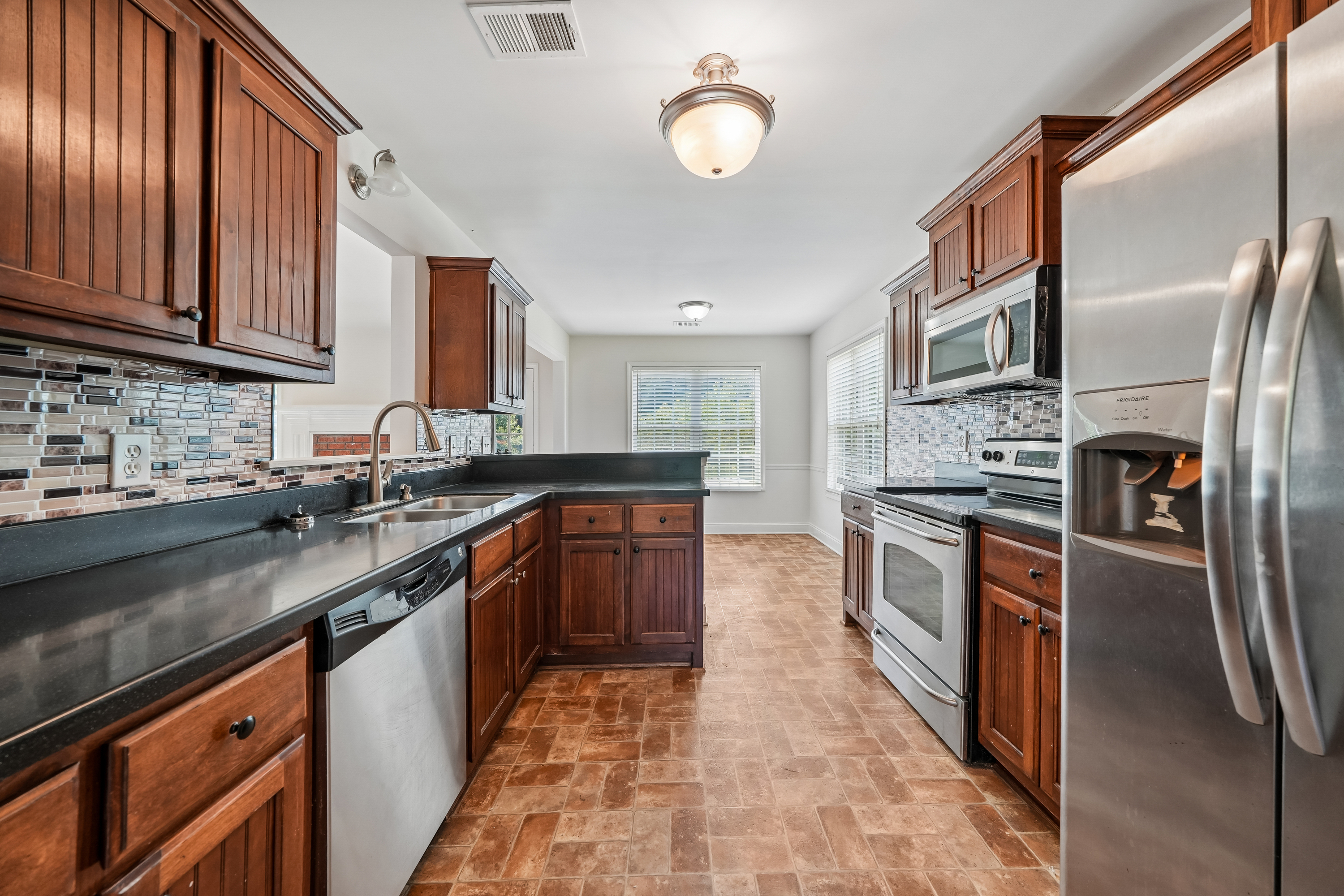 Photo 2 of 39 of 70 Feldspar Dr, Jefferson, GA