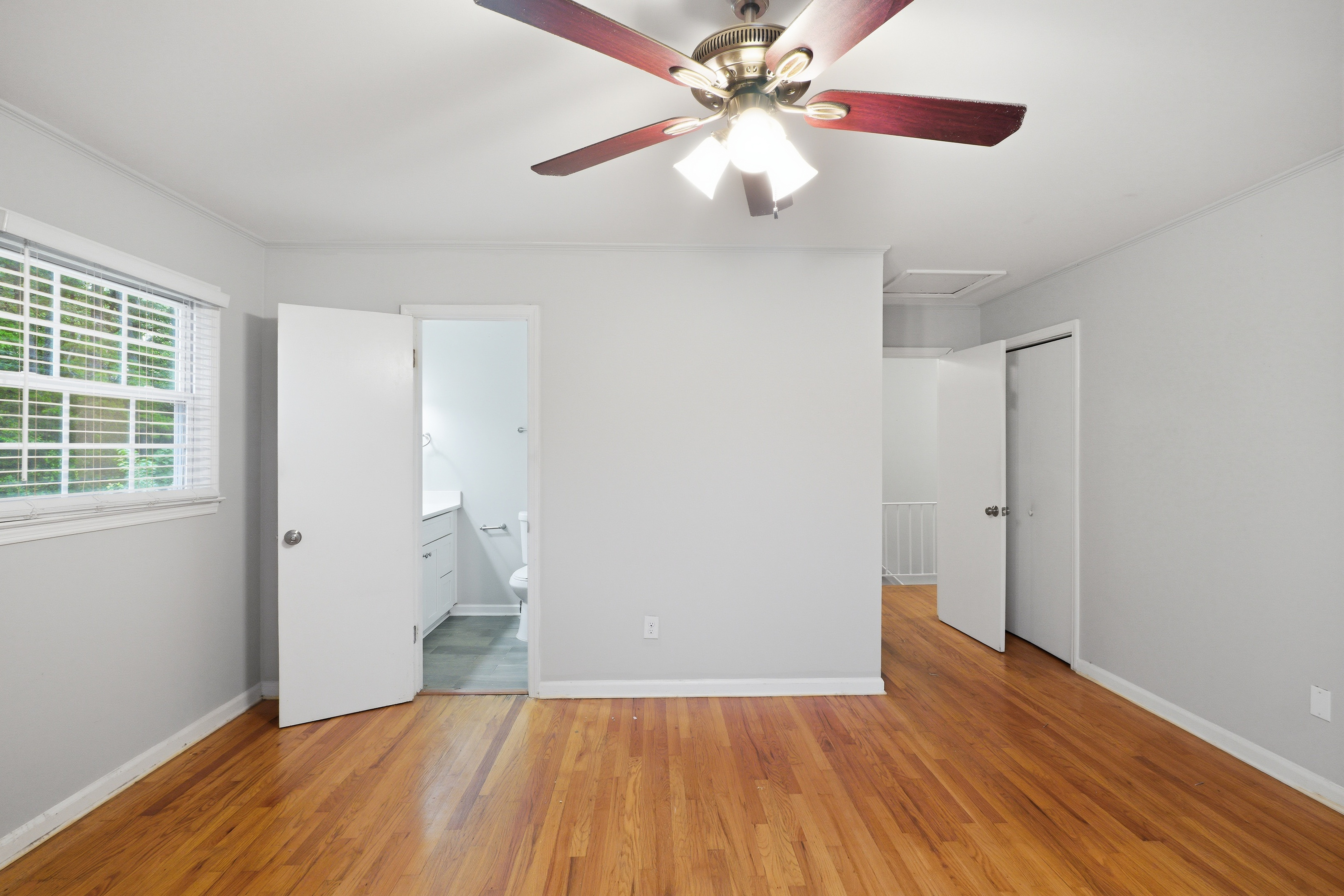 Photo 14 of 35 of 1604 Drayton Woods Dr, Tucker, GA