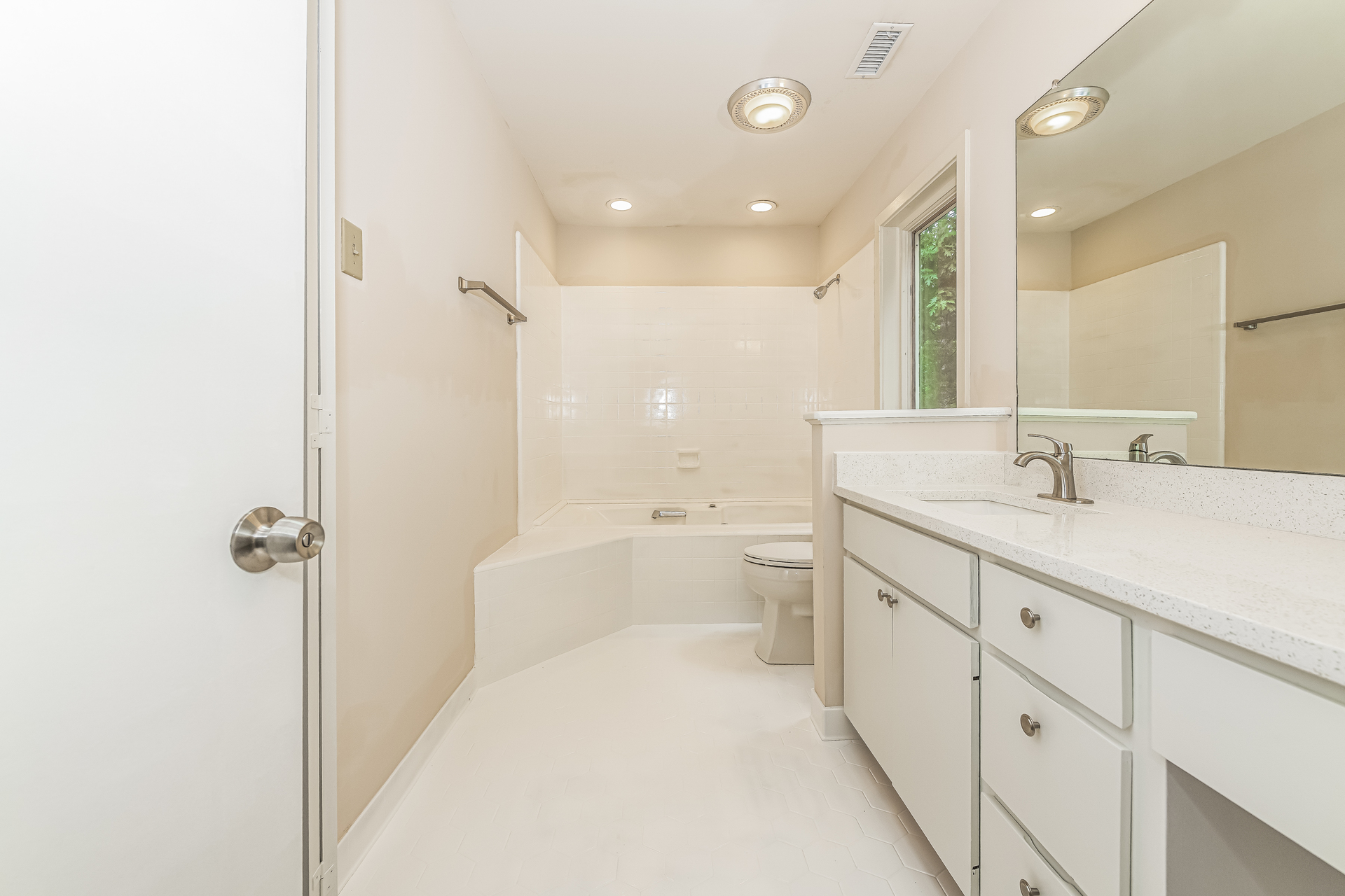 Photo 11 of 46 of 737 Pinehurst Dr, Chapel Hill, NC