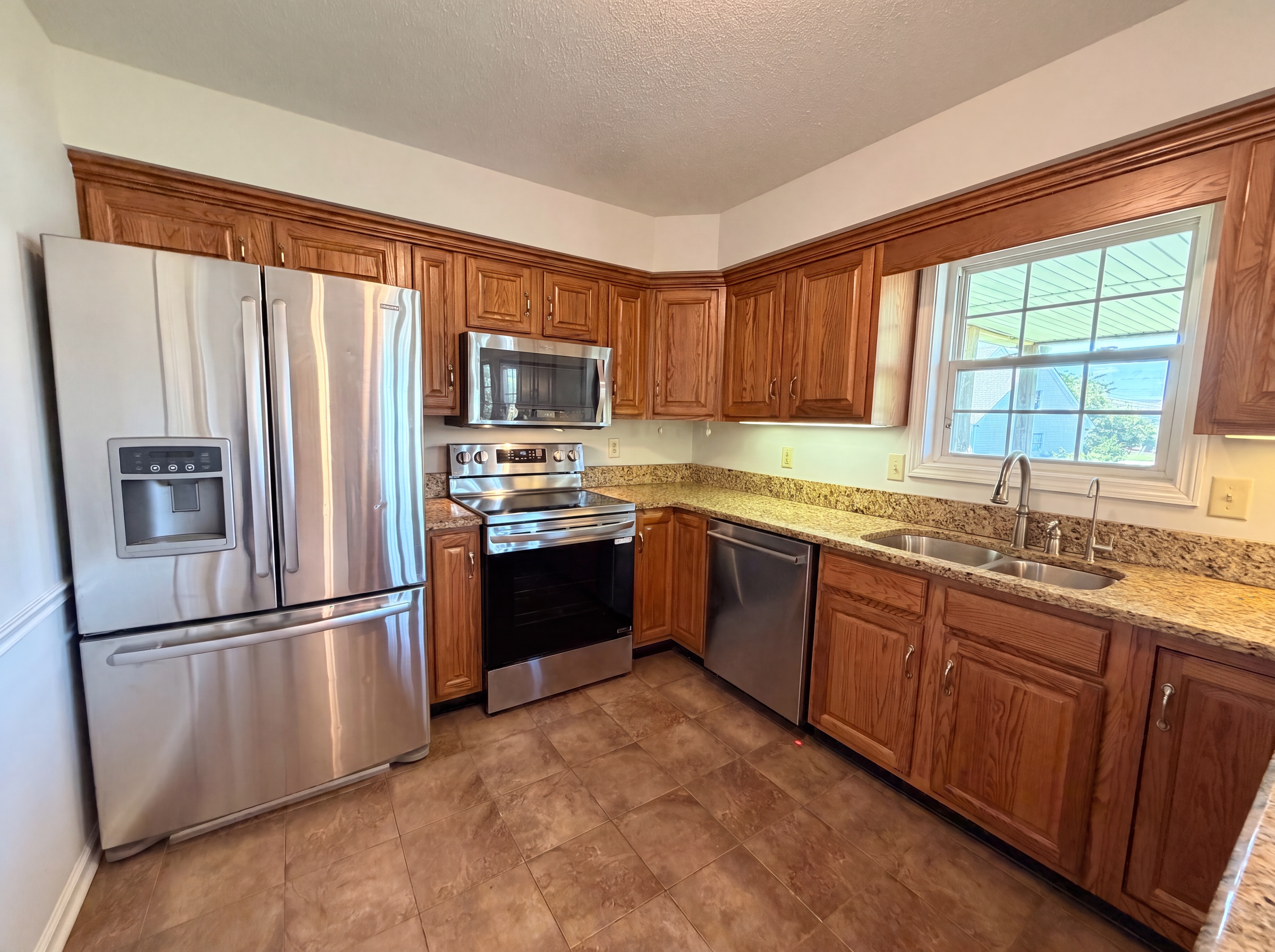 Photo 8 of 24 of 1117 Thornberry Dr, Clarksville, TN