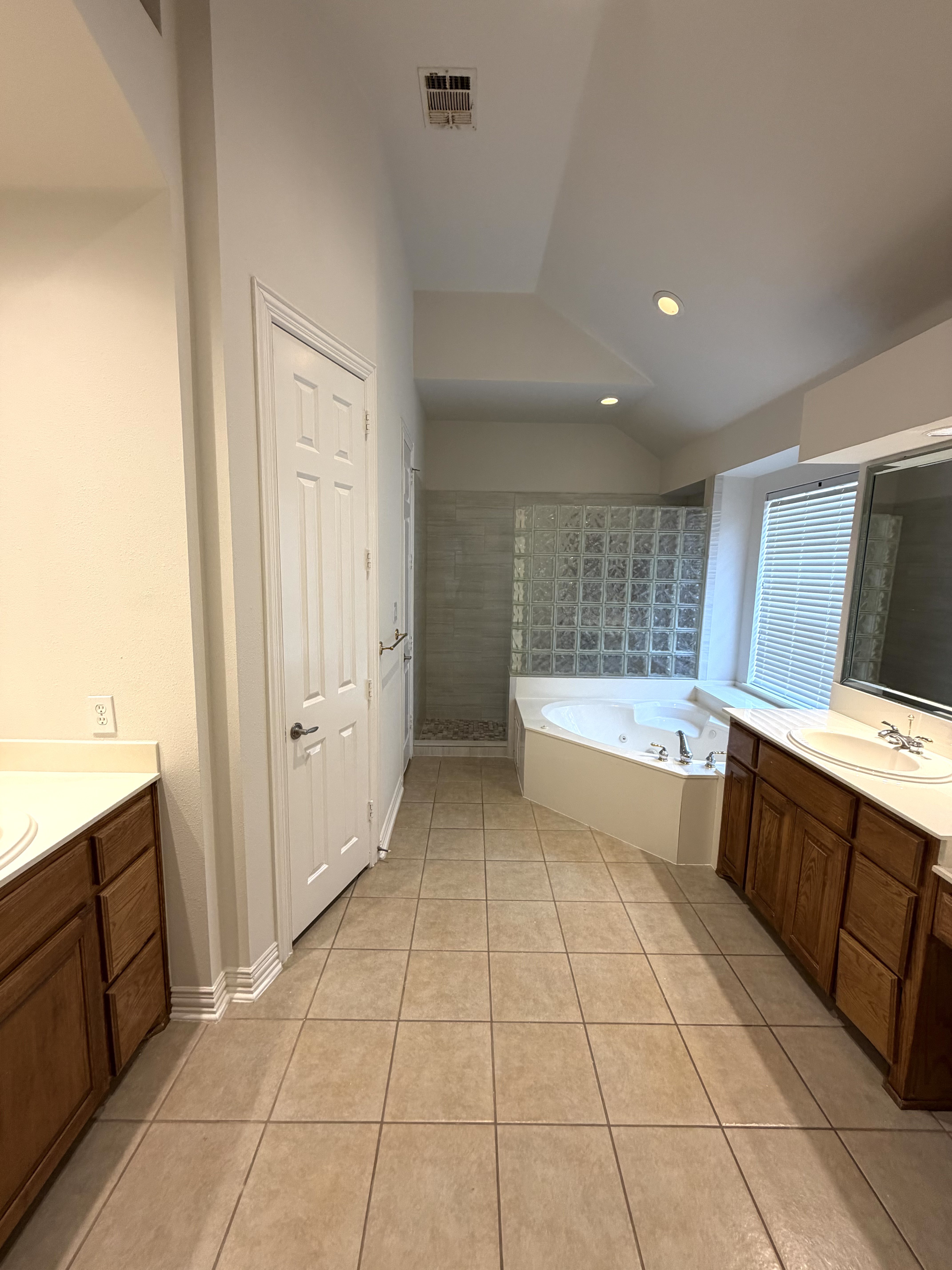 Photo 13 of 46 of 3228 Tearose Dr, Richardson, TX
