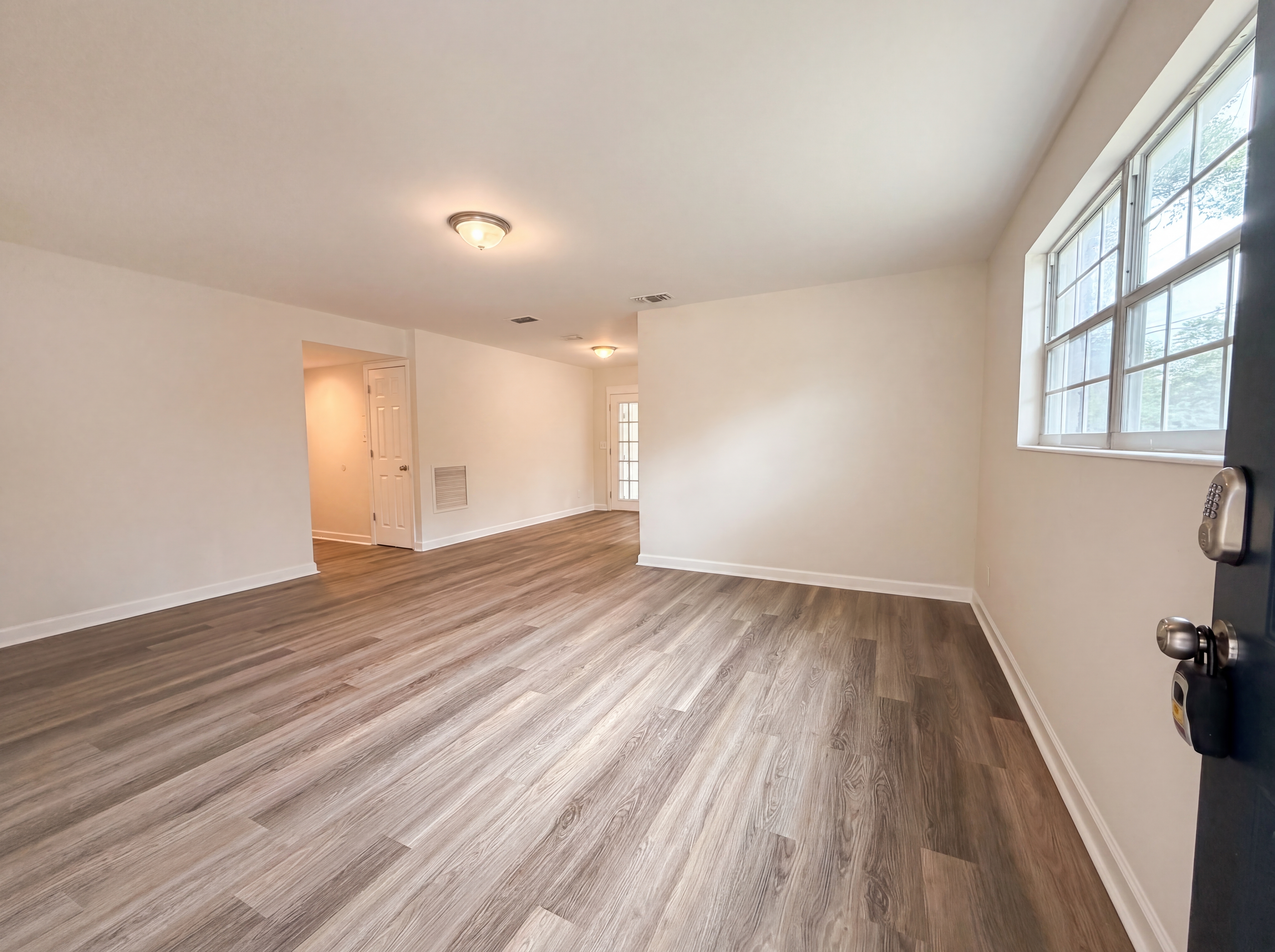 Photo 3 of 19 of 7361 Proxima Rd, Jacksonville, FL