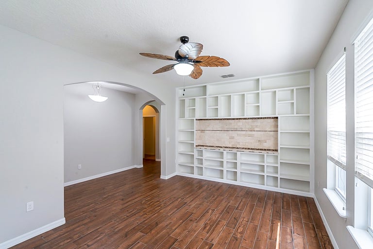 Photo 13 of 31 - 2349 Beacon Landing Cir, Orlando, FL 32824
