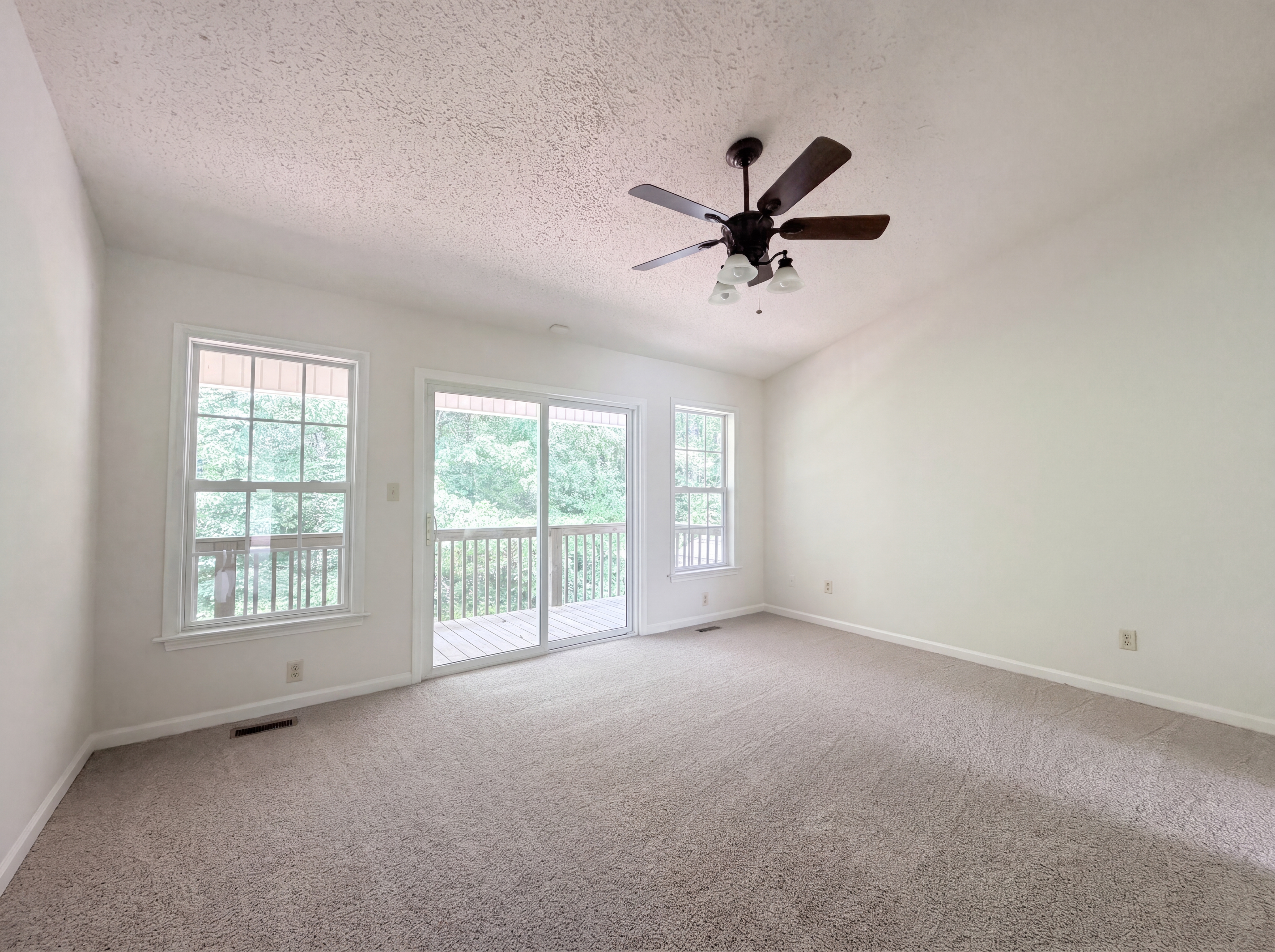 Photo 4 of 17 of 221 Grandview Dr, Statesville, NC