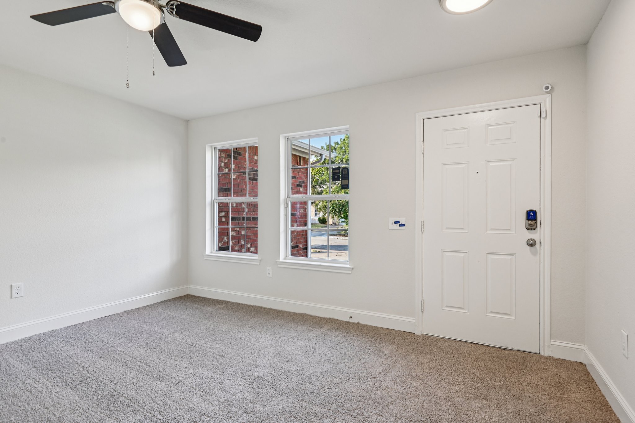 Photo 17 of 38 of 2714 Silkwood St, Dallas, TX