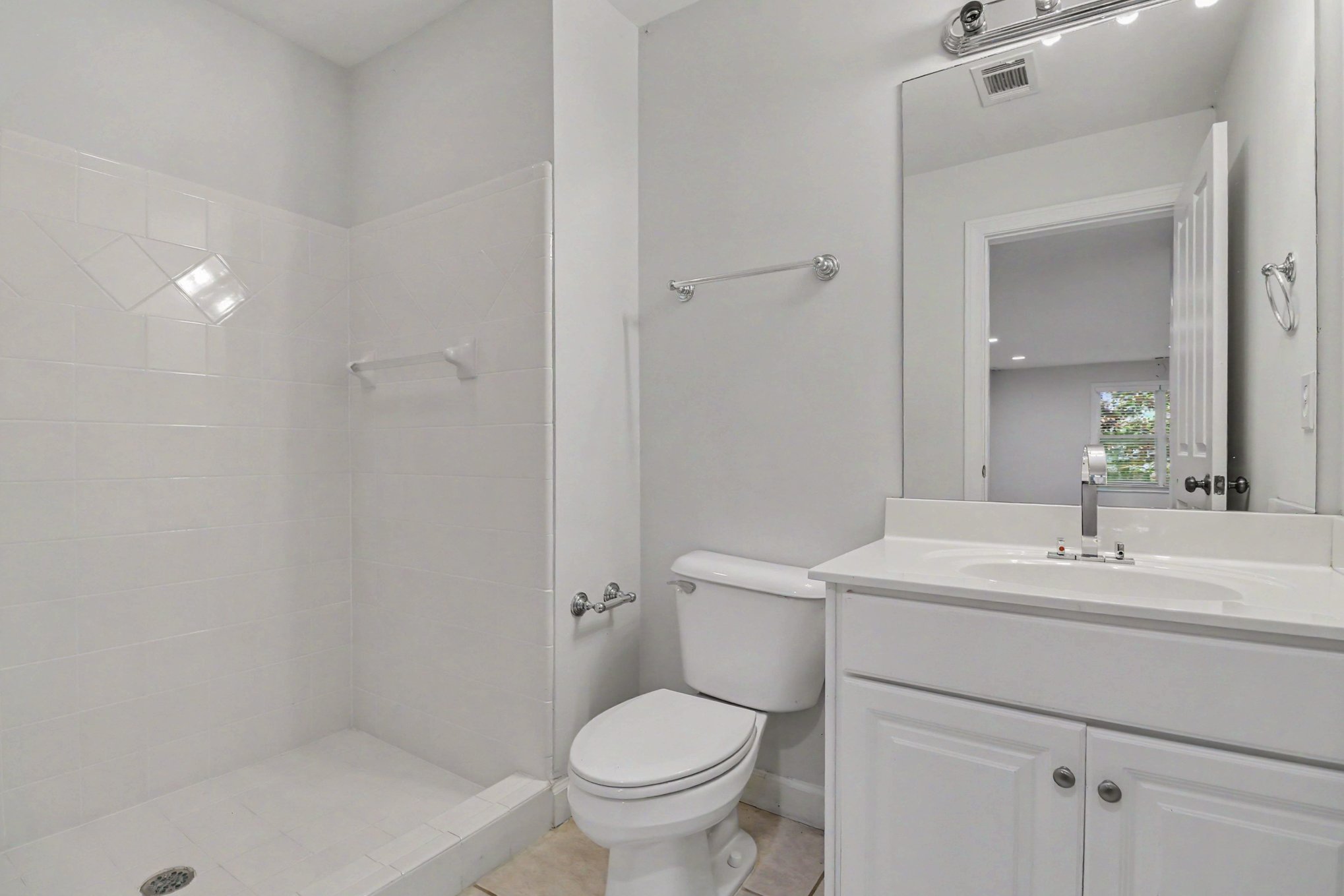 Photo 19 of 22 of 720 Barberry Dr, Alpharetta, GA