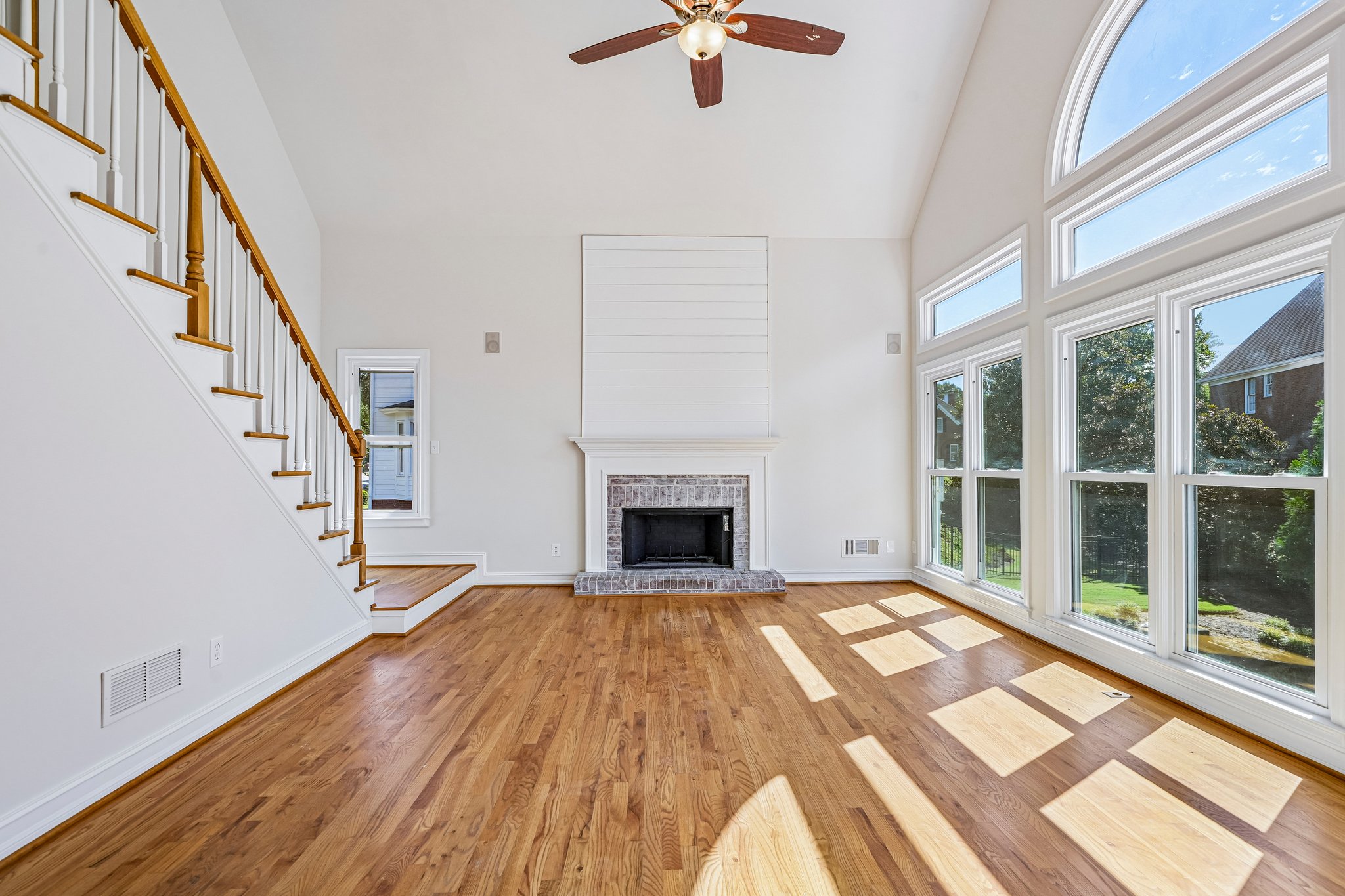Photo 3 of 37 of 5156 Broadgreen Dr, Peachtree Corners, GA