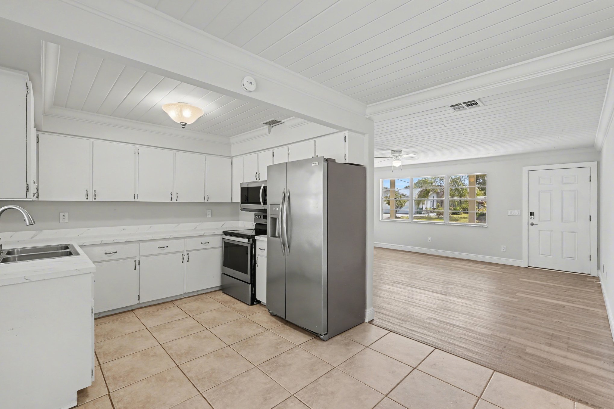 Photo 2 of 20 of 767 Rolling Hill Dr, Sebastian, FL