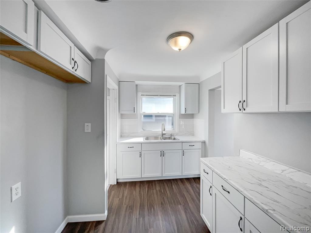 Photo 8 of 24 of 18067 Rosetta Ave, Eastpointe, MI