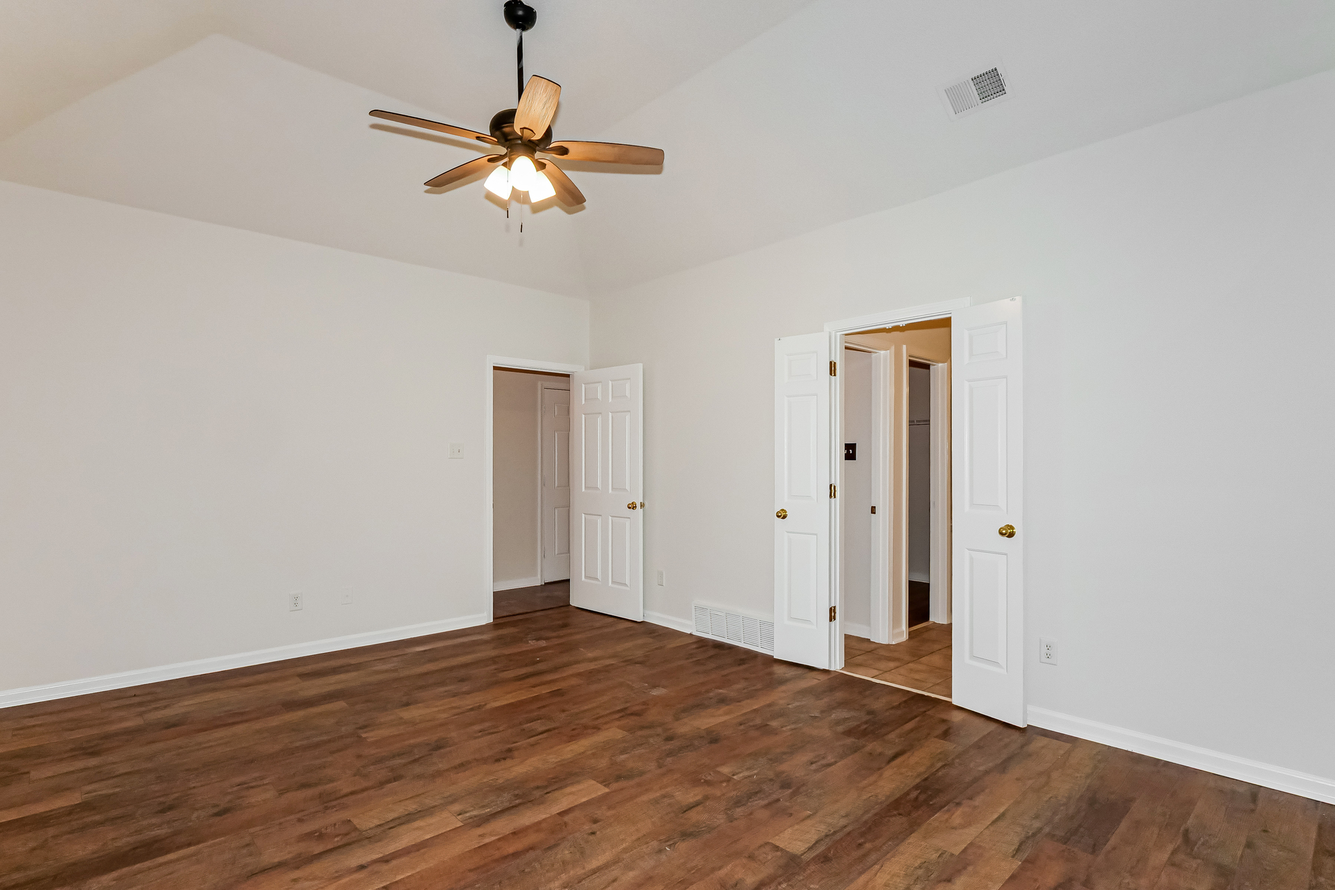 Photo 4 of 22 of 5634 Tulip Grove Dr, Memphis, TN