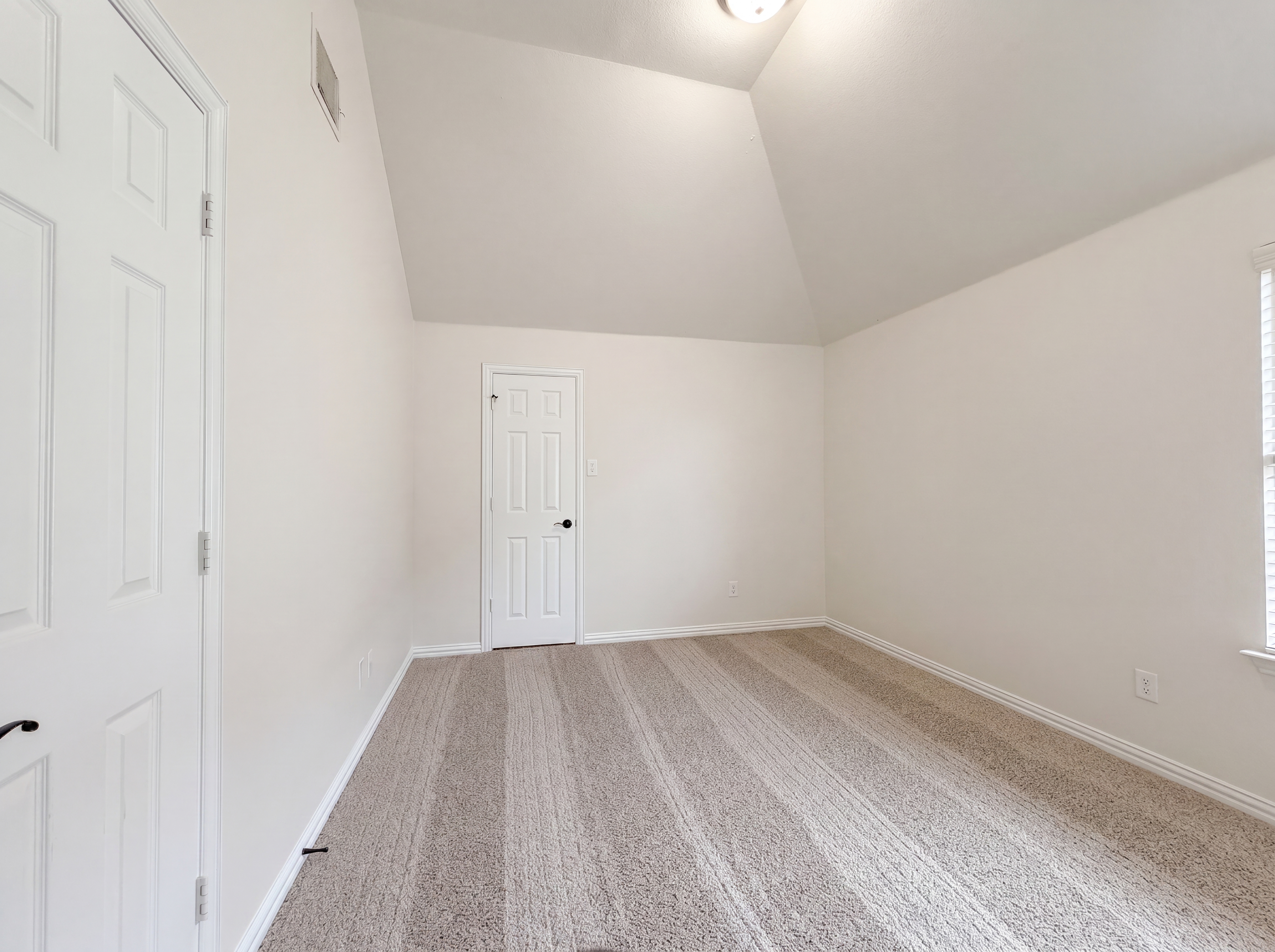 Photo 19 of 29 of 2948 Almansa, Grand Prairie, TX