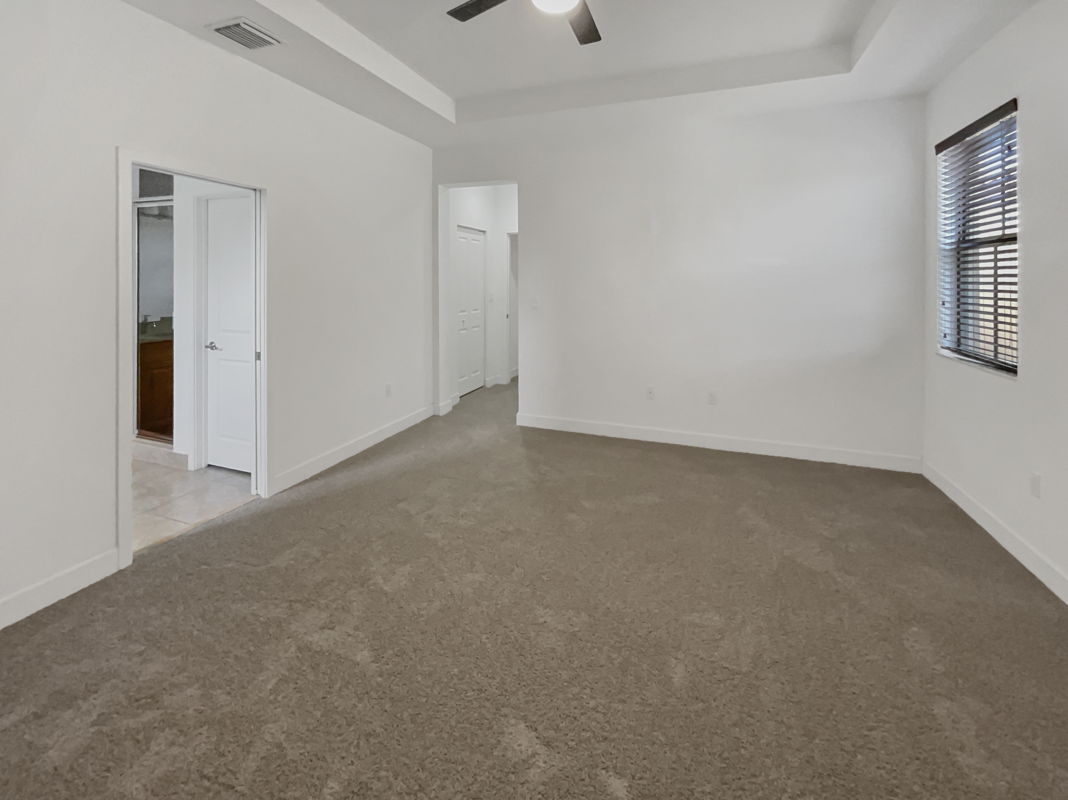 Photo 16 of 28 of 4879 NW 55th Pl, Fort Lauderdale, FL