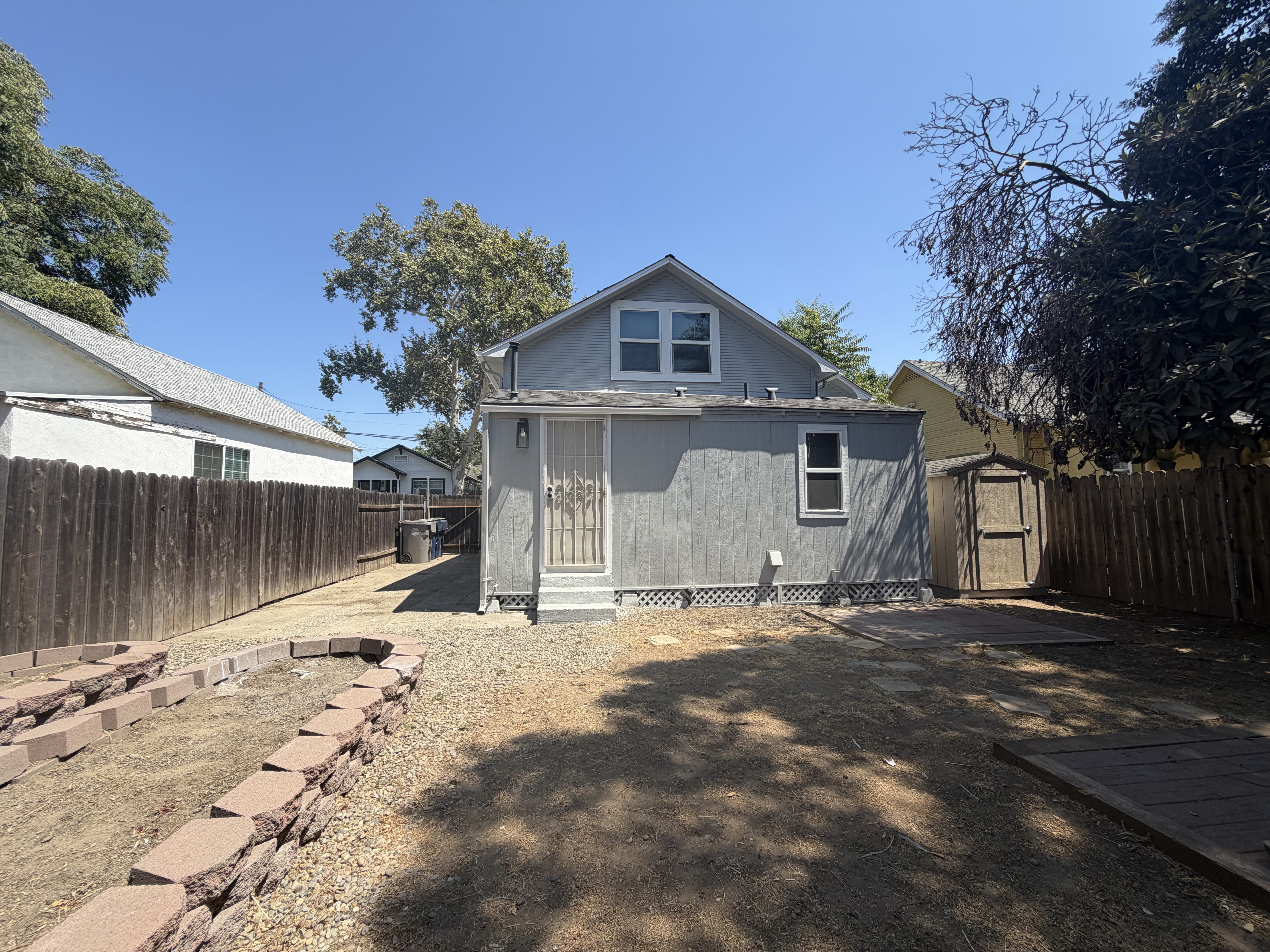 Photo 5 of 41 of 3210 San Jose Way, Sacramento, CA