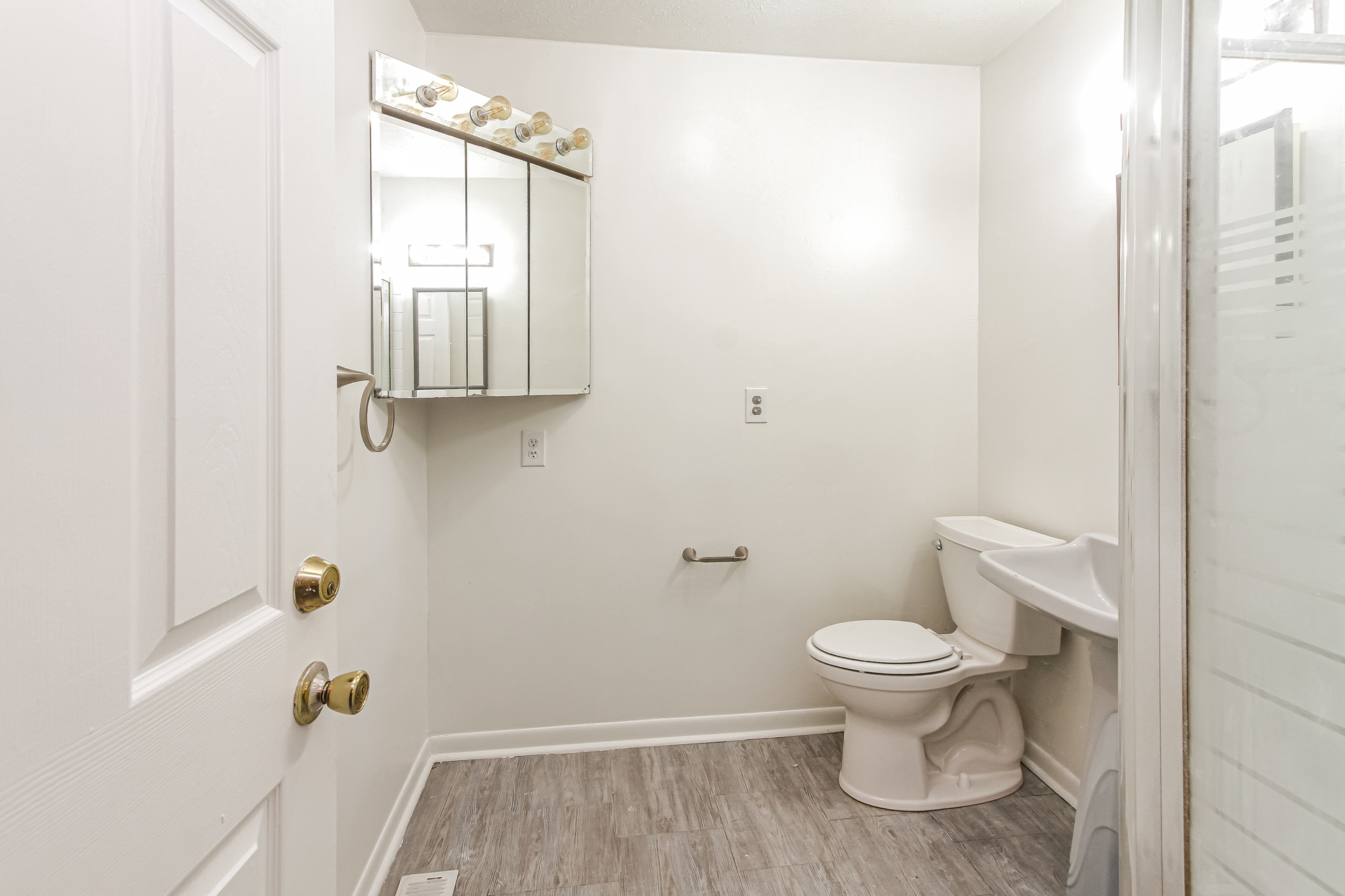 Photo 13 of 22 of 507 Armentrout Ln, Indianapolis, IN