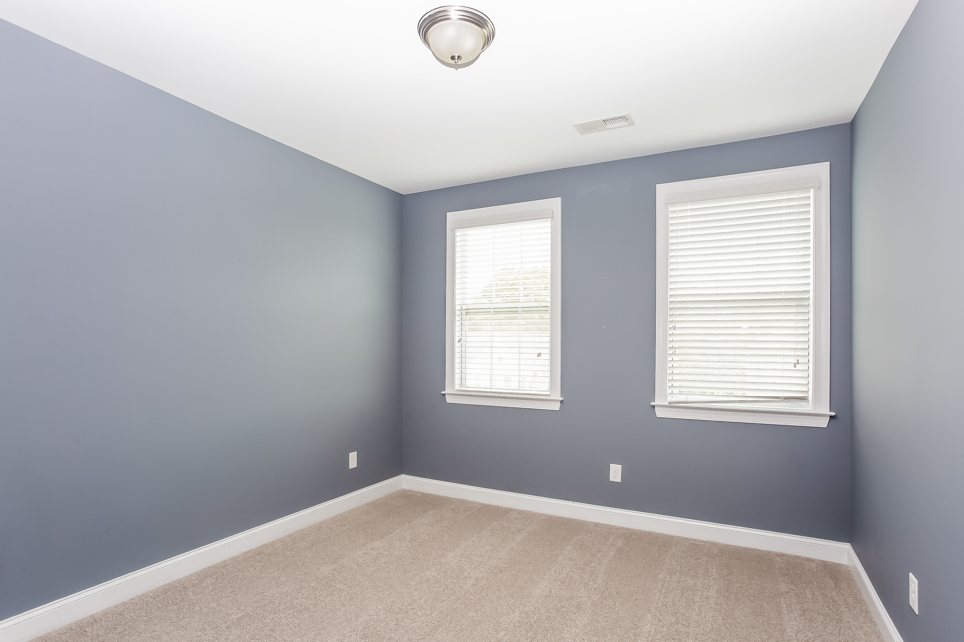 Photo 20 of 37 of 205 N Centurion Ln, Mount Holly, NC