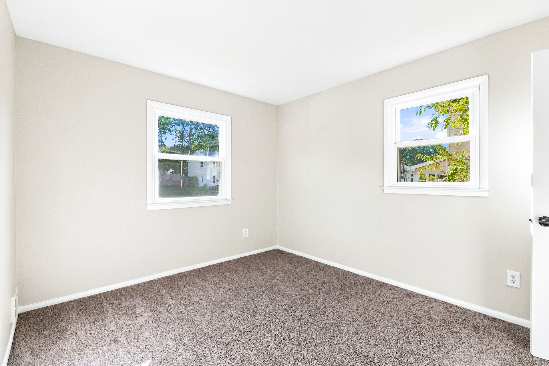 Photo 13 of 21 of 4916 Longhorn Dr, Woodbridge, VA