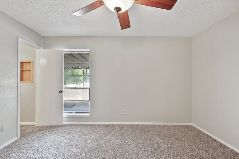 Photo 17 of 25 - 519 Easley St, Fort Worth, TX 76108