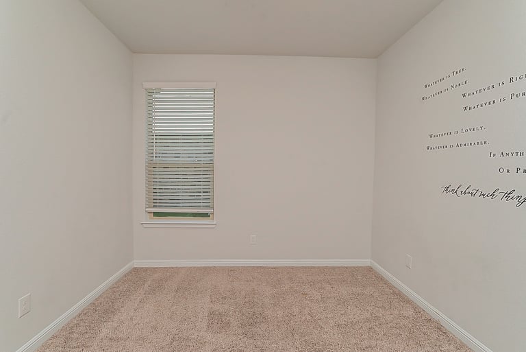 Photo 17 of 20 - 1225 Rebecca Ln, Fort Worth, TX 76131