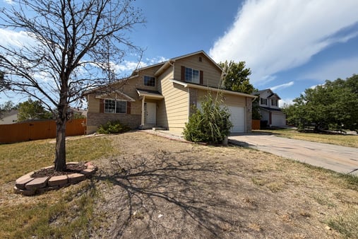 Photo 1 of 33 of 9537 Clayton Ct, Thornton, CO
