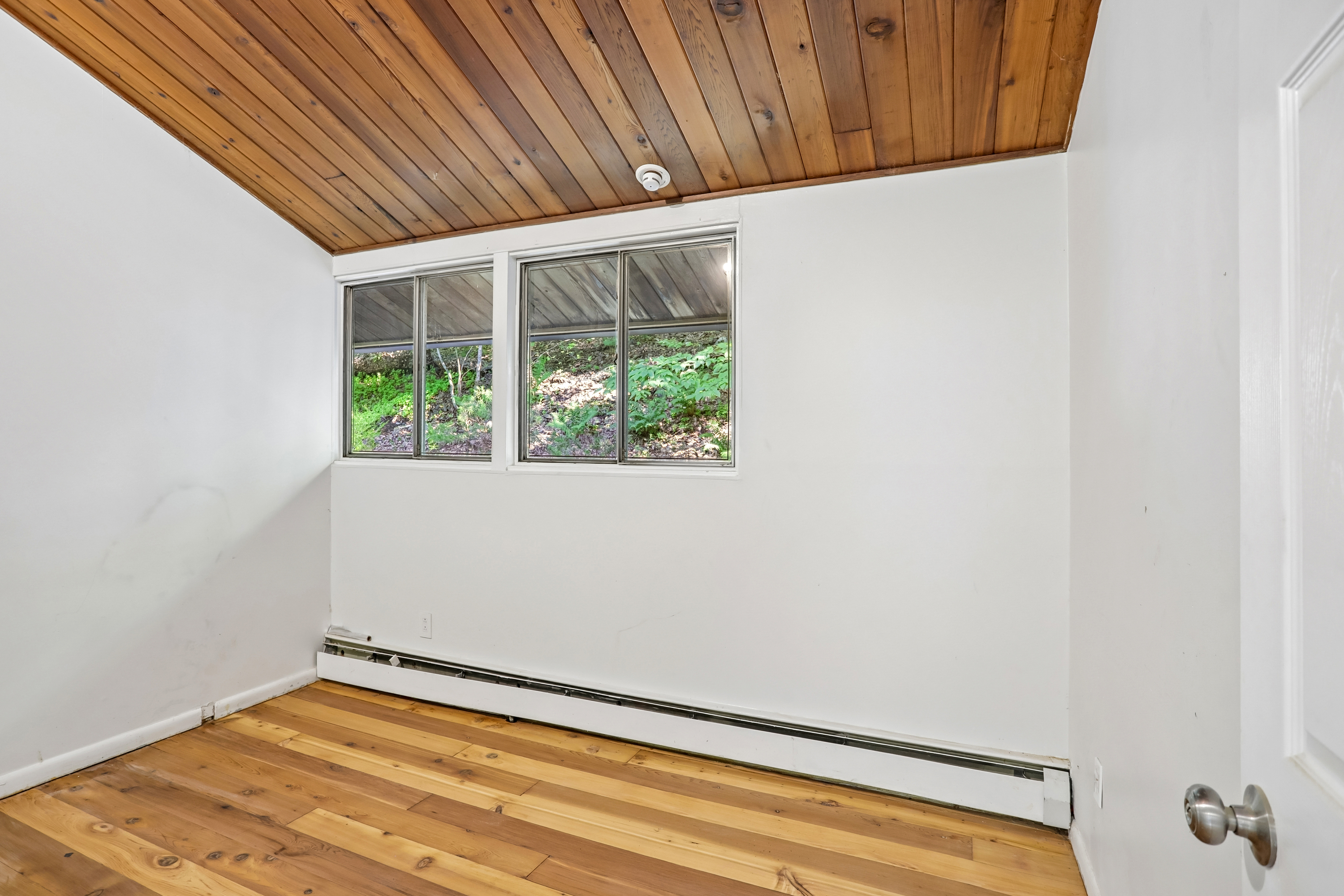 Photo 15 of 31 of 951 Haverstraw Rd, Suffern, NY