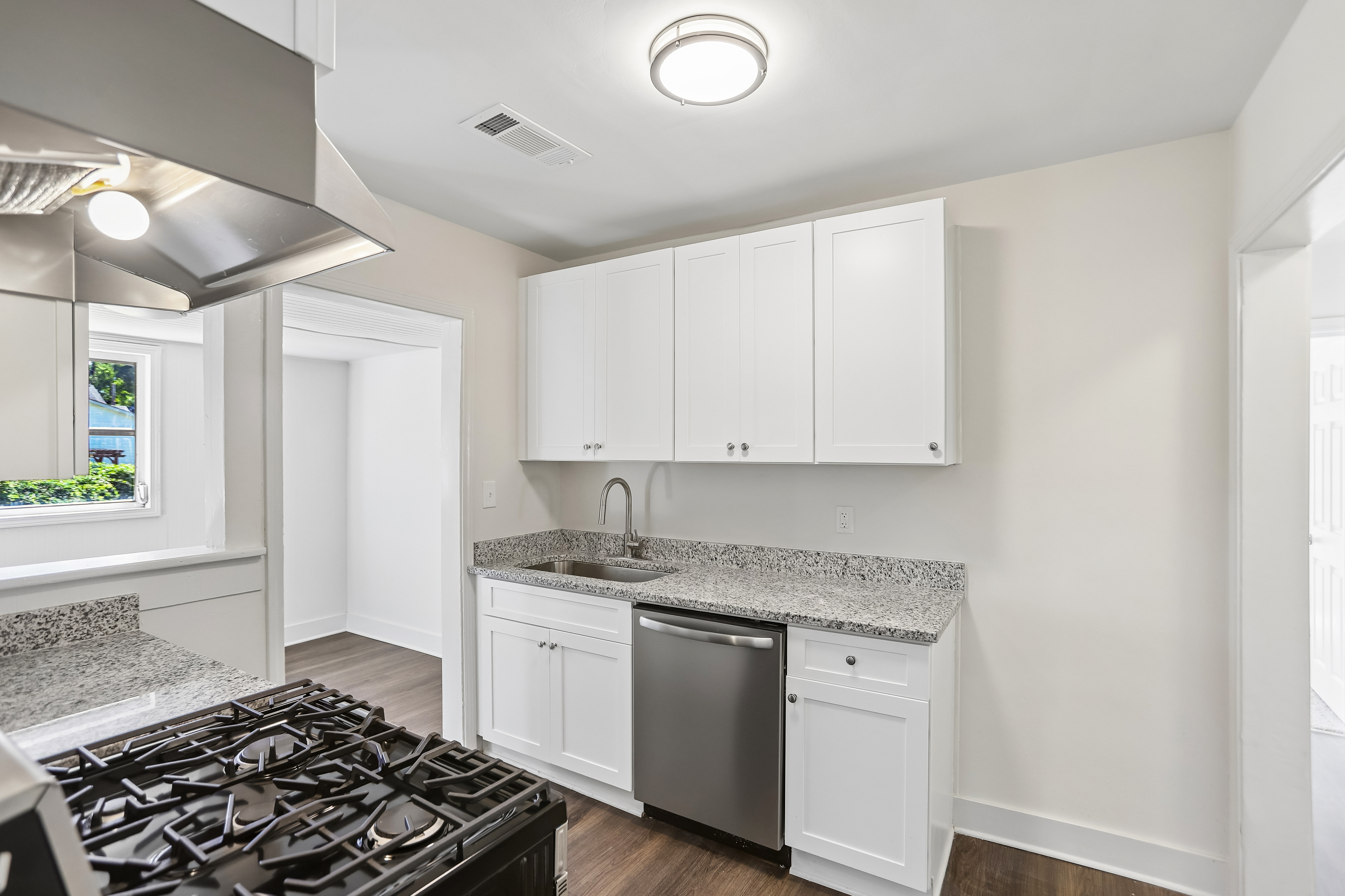 Photo 21 of 53 of 1330 Lynford Dr SW, Atlanta, GA
